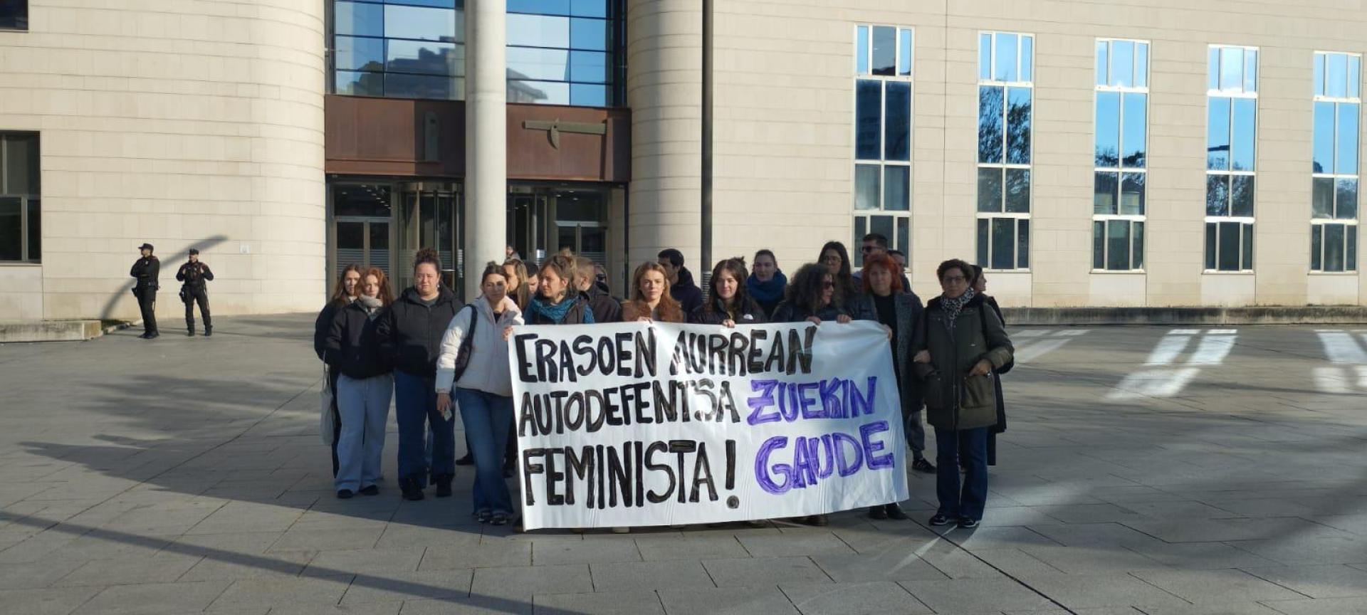 Concentración antes del juicio, que ha comenzado este martes