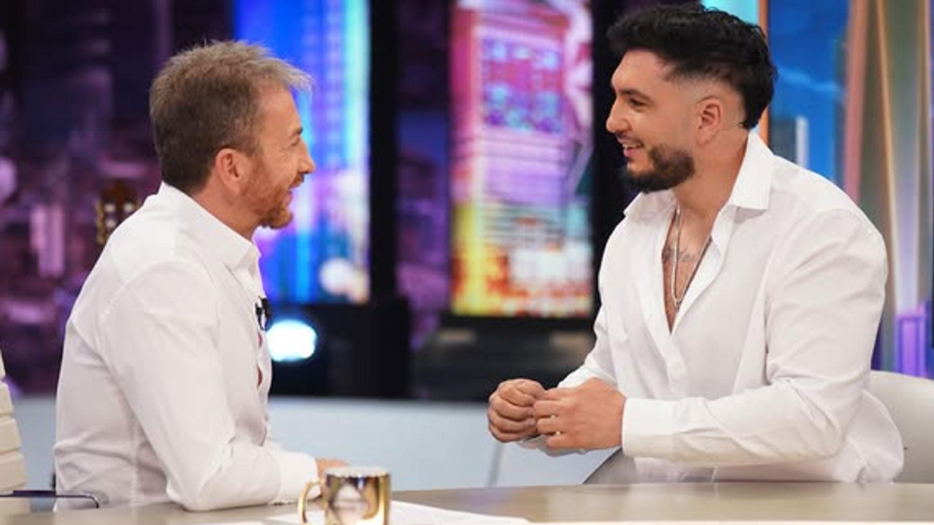 Omar Montes con Pablo Motos, en un momento de la entrevista en 'El Hormiguero'