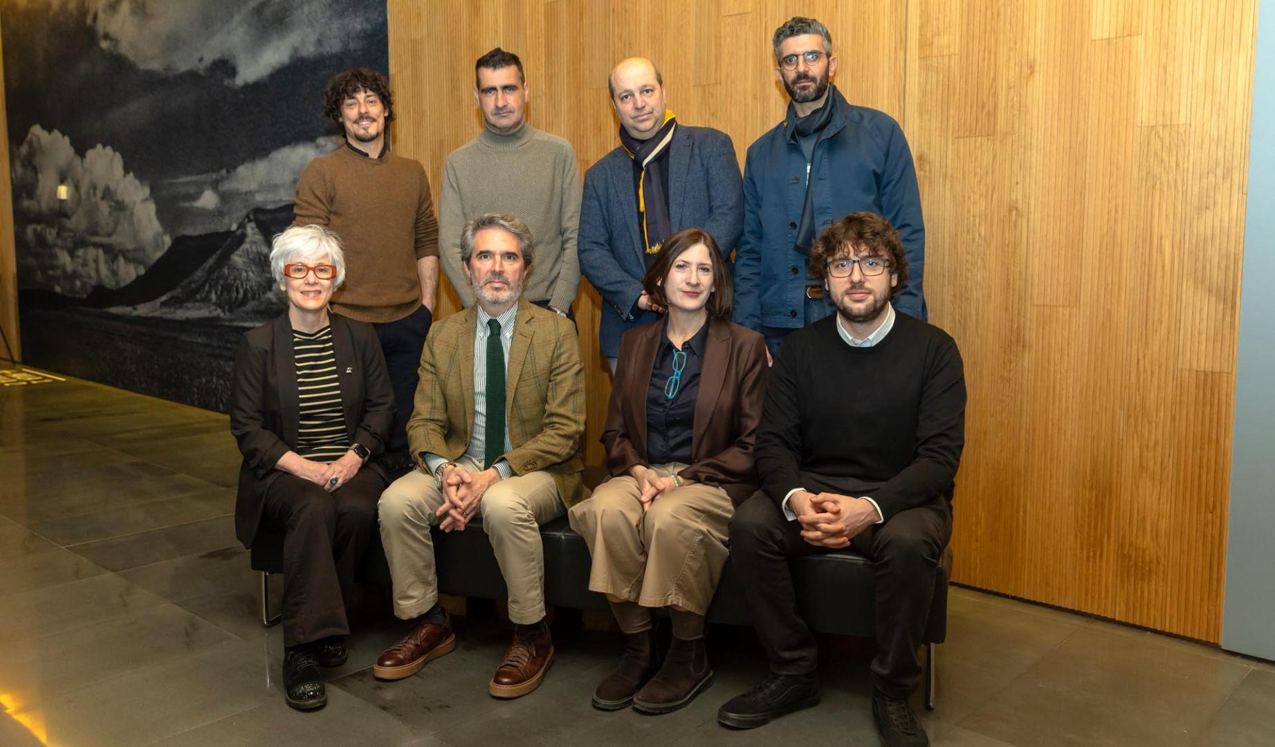 De izda a Dcha, 1a fila: Liuba Cid, directora artística de Algarabía; Jaime García del Barrio, director general del MUN; Teresa Lasheras, directora artística MUN; Josema García Hormigo, composición y arreglos musicales.2a fila: Jesús Carmona, coreógrafo; Ignacio García, codirector; Borja Quintas, dirección musical; Jihad Mikhael, codirector.