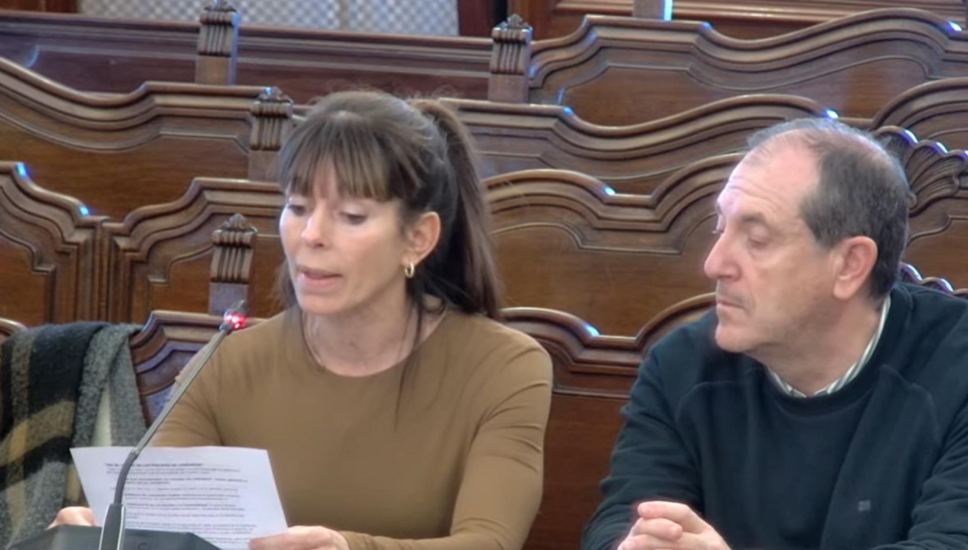 María Nieves Berjarano, representante de 'Salvemos Larrabide', en el Salón de Plenos municipal