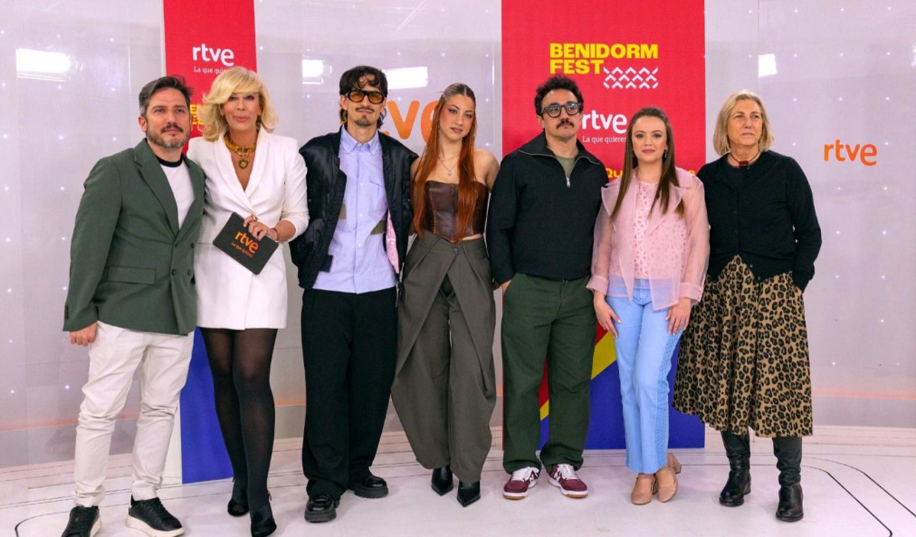 Tony Grox & LUCYCALYS y ASHA, junto a responsables de RTVE, en la rueda de prensa sobre las novedades del Benidorm Fest 2027