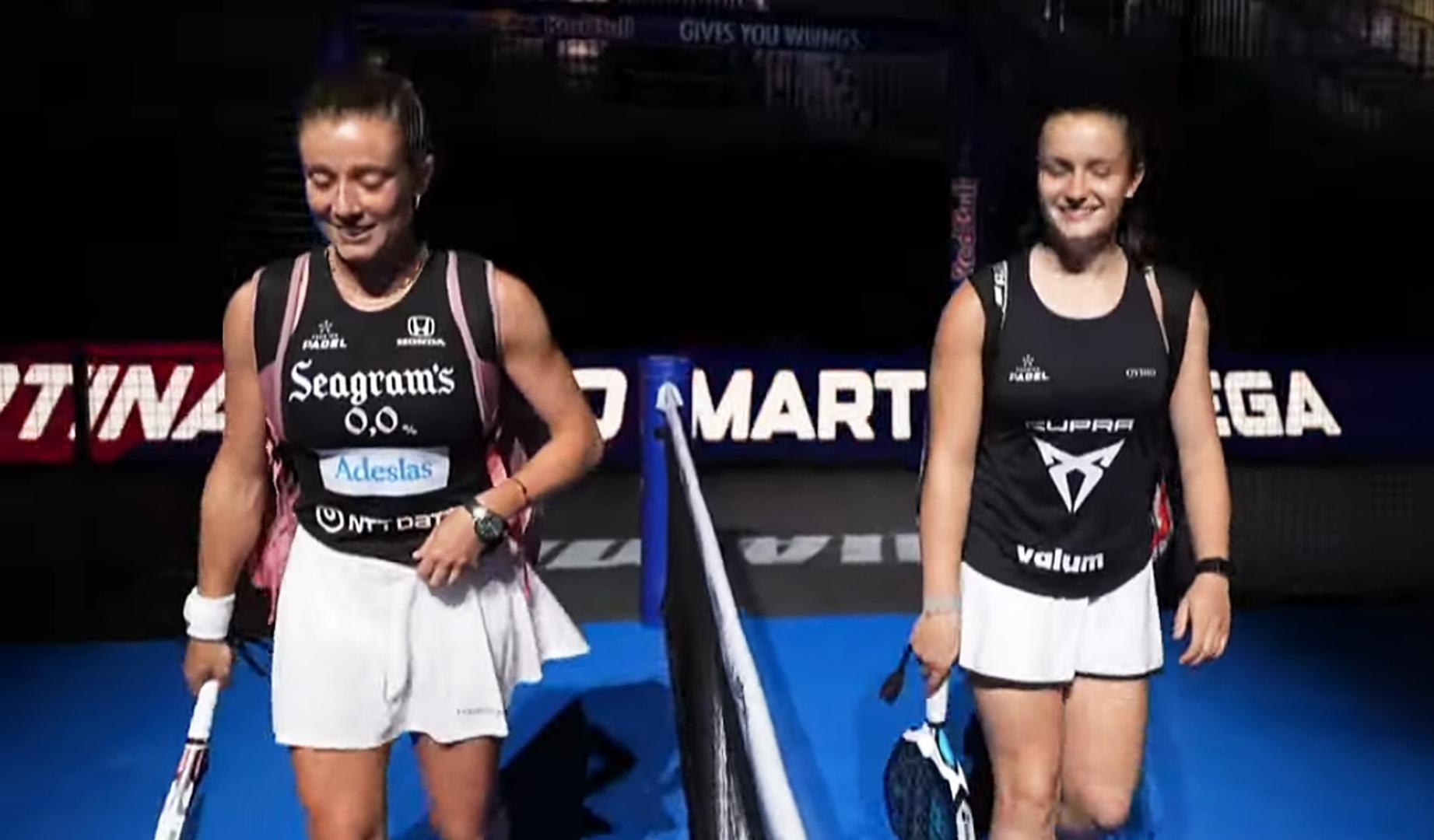 Marta Ortega y Martina Calvo saltan a la pista central del P1 Miami - EE UU