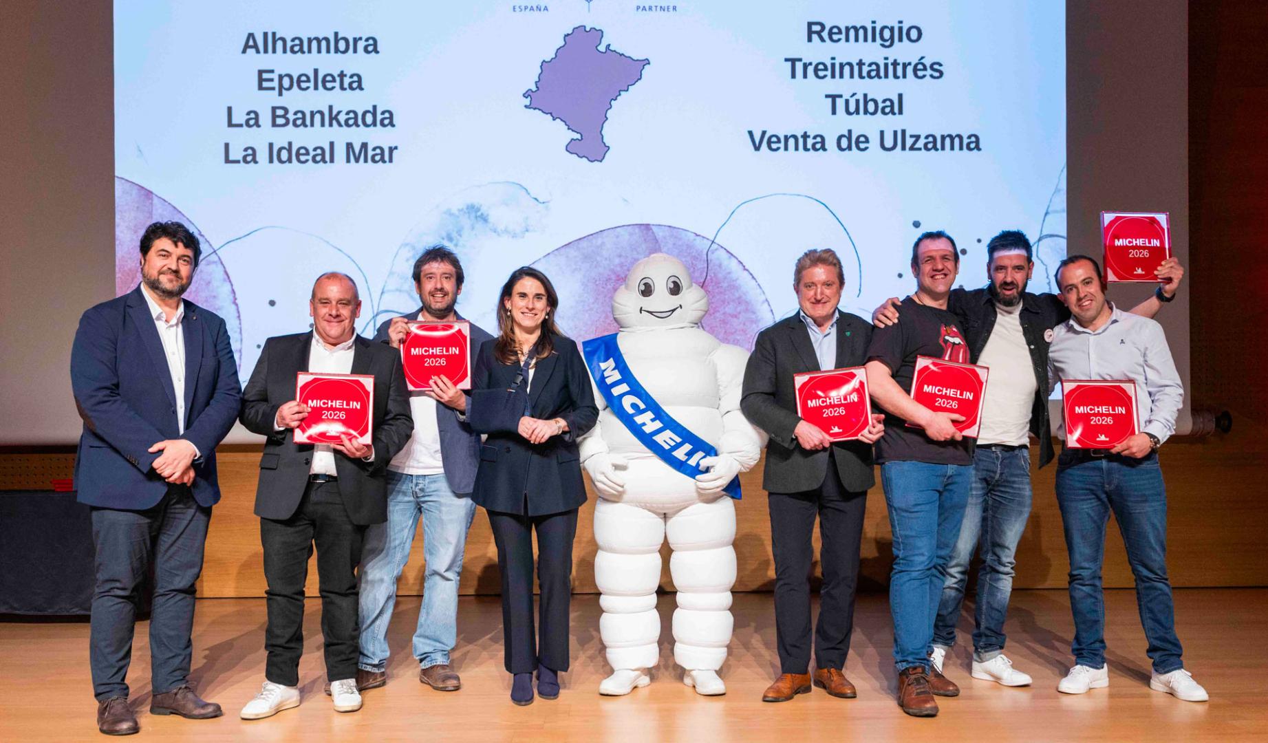 De izda. a dcha., Miguel Pereda (Guía Michelin); Nicolás Ramírez (Túbal); Juan Salcedo (Remigio); Isabel Moreno (CaixaBank); Bibendum; Juan Mari Idoate (Alhambra); Xabier Villanueva (La Bankada); Aitor Díez de Ulzurrun (Venta de Ulzama).