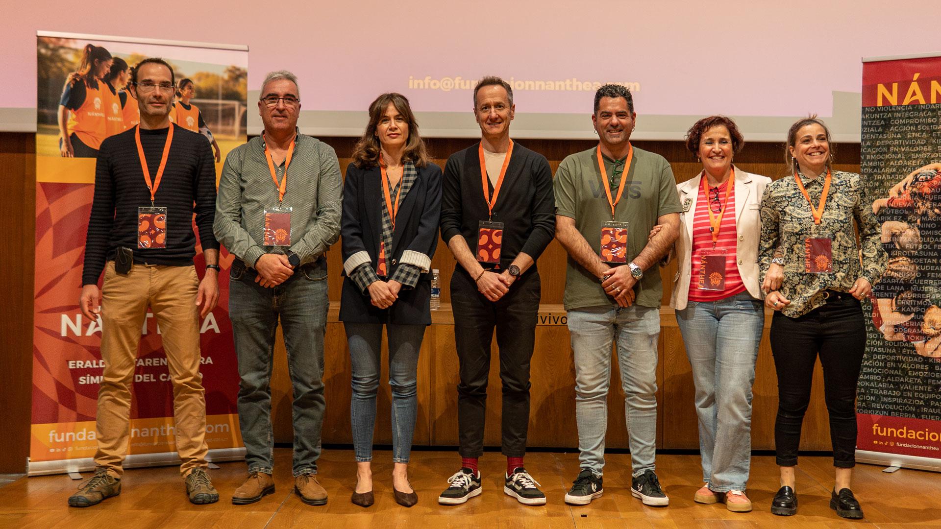 Participantes en la presentación del proyecto de la Fundación Nánthea que busca promover un cambio estructural en el ámbito deportivo y social a través del fútbol femenino