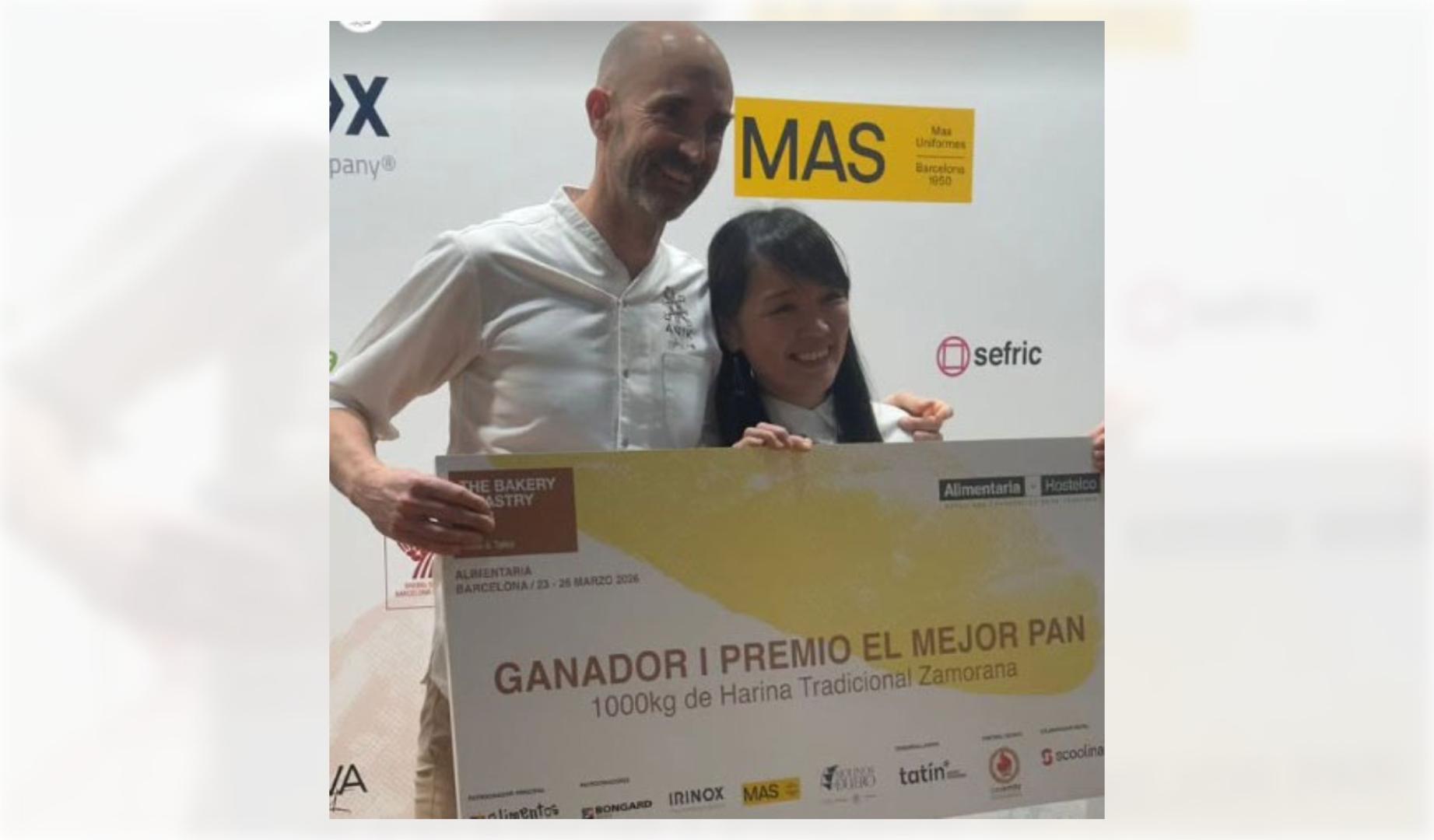 El panadero navarro Iker Oroz recibe el galardón en la feria Alimentaria de Barcelona, el certamen agroalimentario más relevante del país