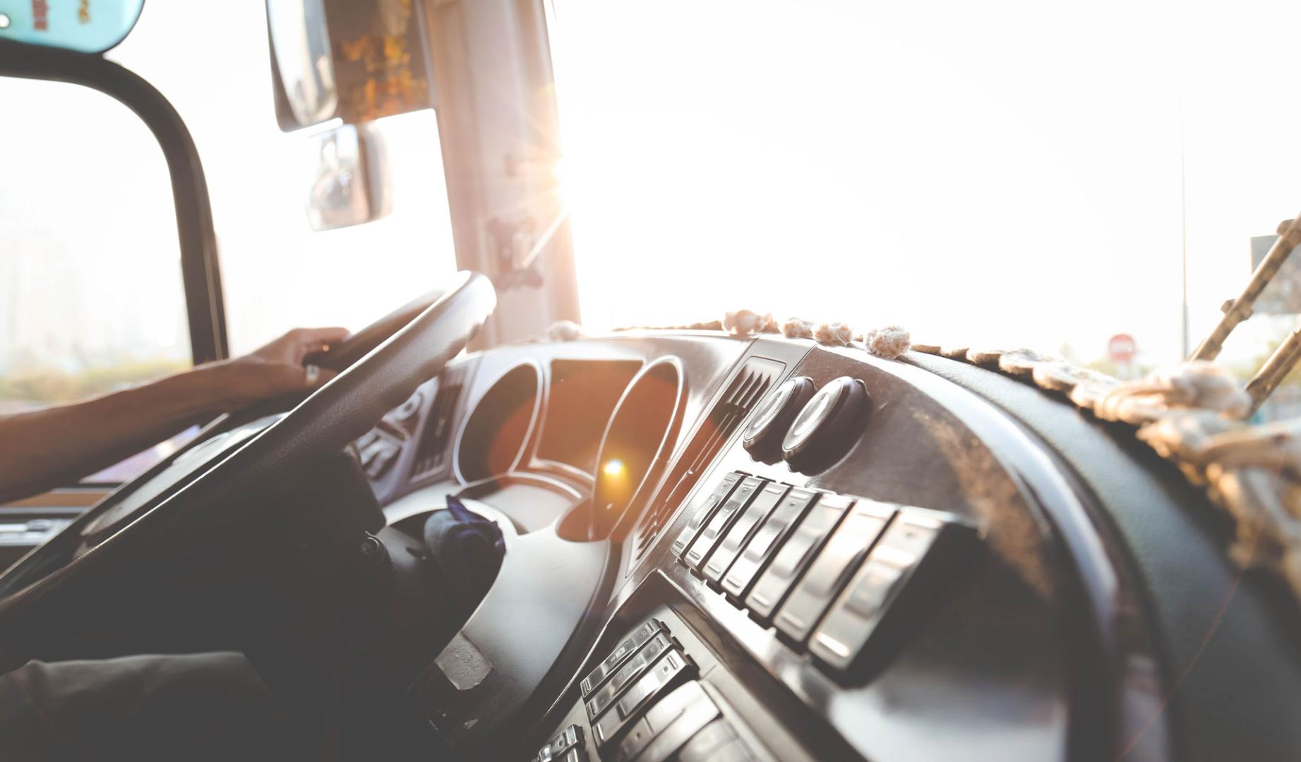 Imagen de archivo de un conductor al volante