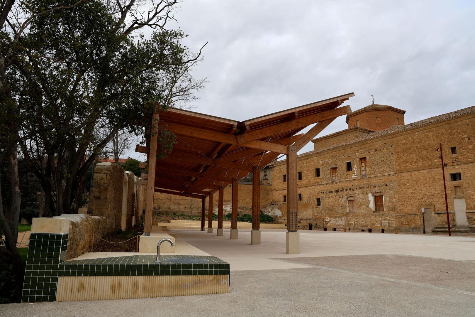 El denominado ágora cultural, un espacio abierto, con una pérgola y la fuente, ya terminado