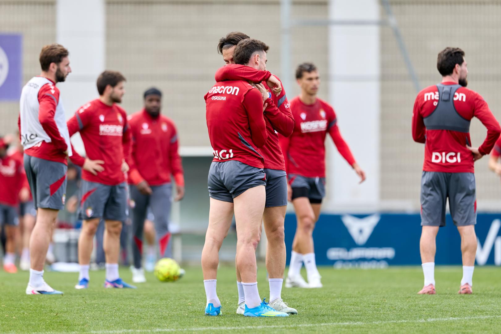 Juan Cruz y Kike Barja, dos de los que acaban contrato