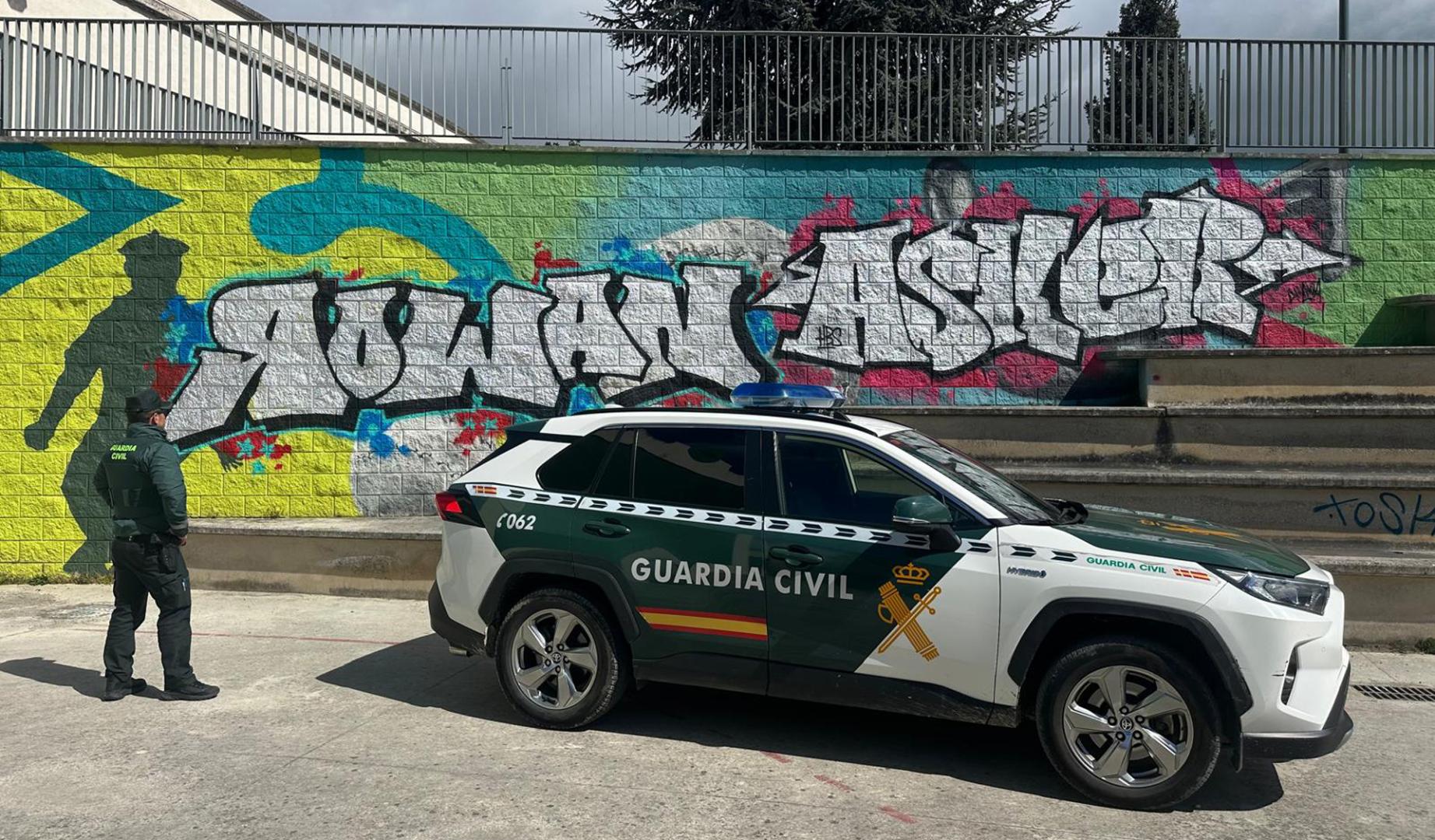 La Guardia Civil investiga a un varón por daños en un mural del frontón de Cordovilla