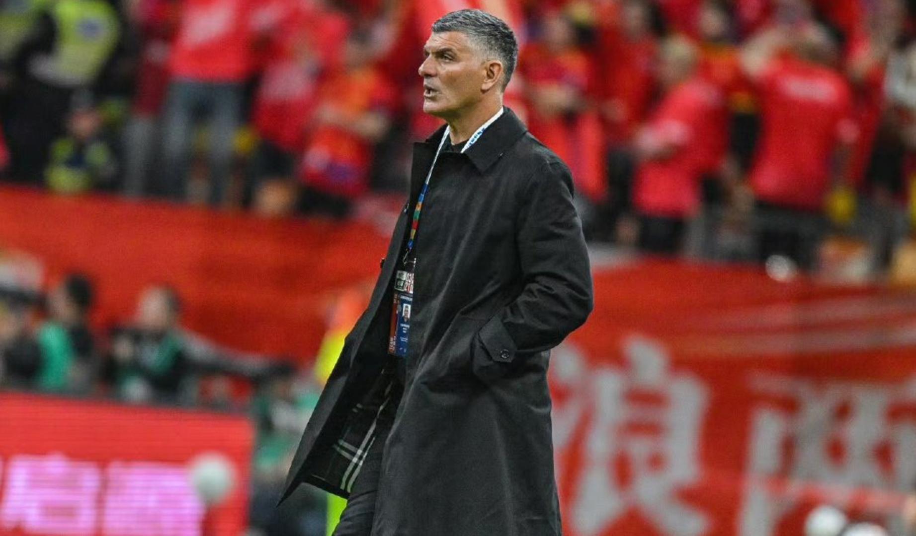 John Aloisi durante un partido con el Chengdu Rongcheng