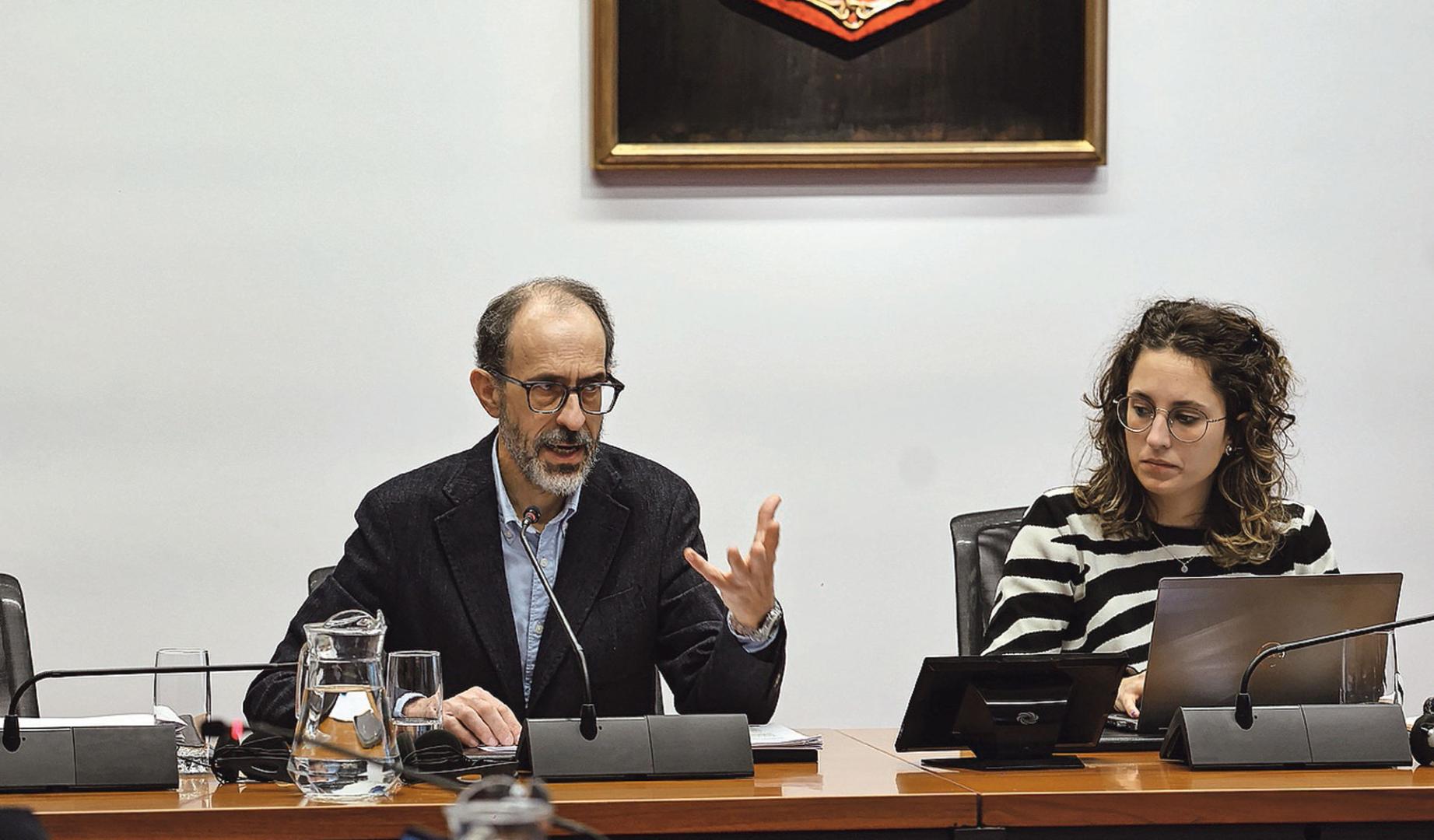 El ingeniero de Minas Javier Ruiz, durante su comparecencia en el Parlamento el pasado 26 de noviembre.