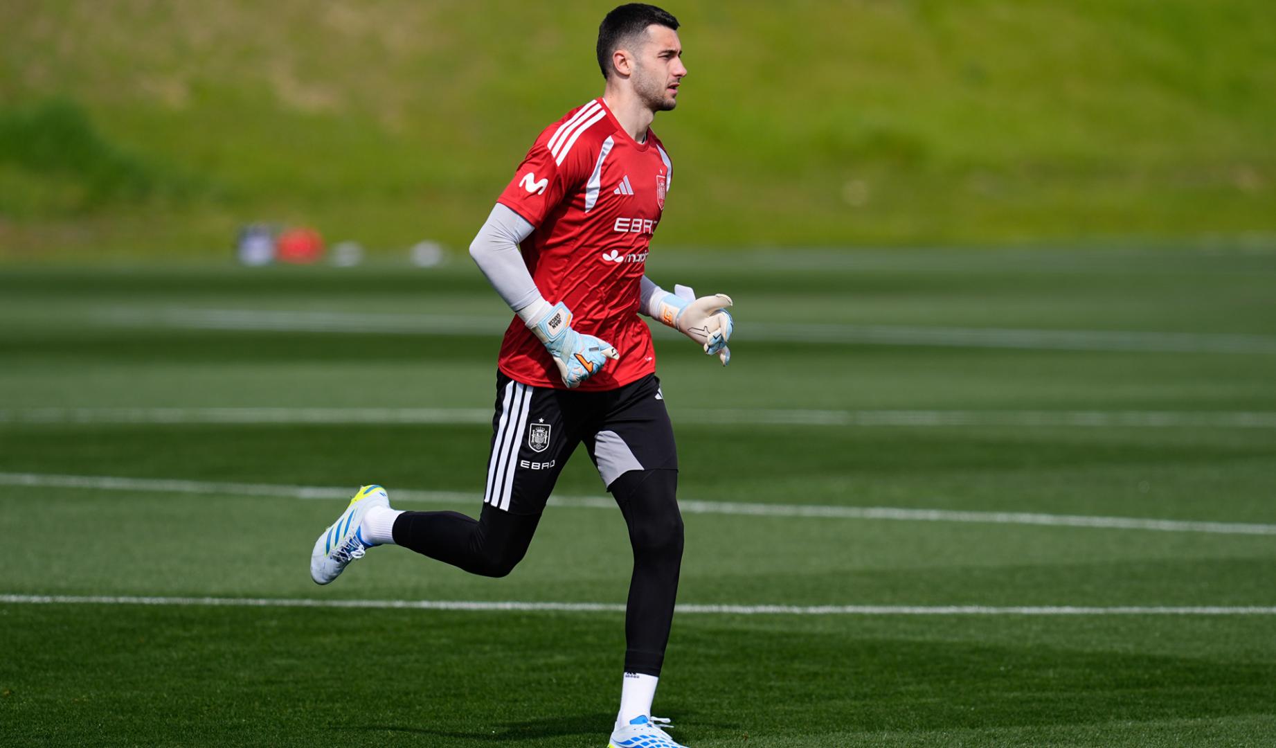 Joan García durante un entrenamiento con la selección española