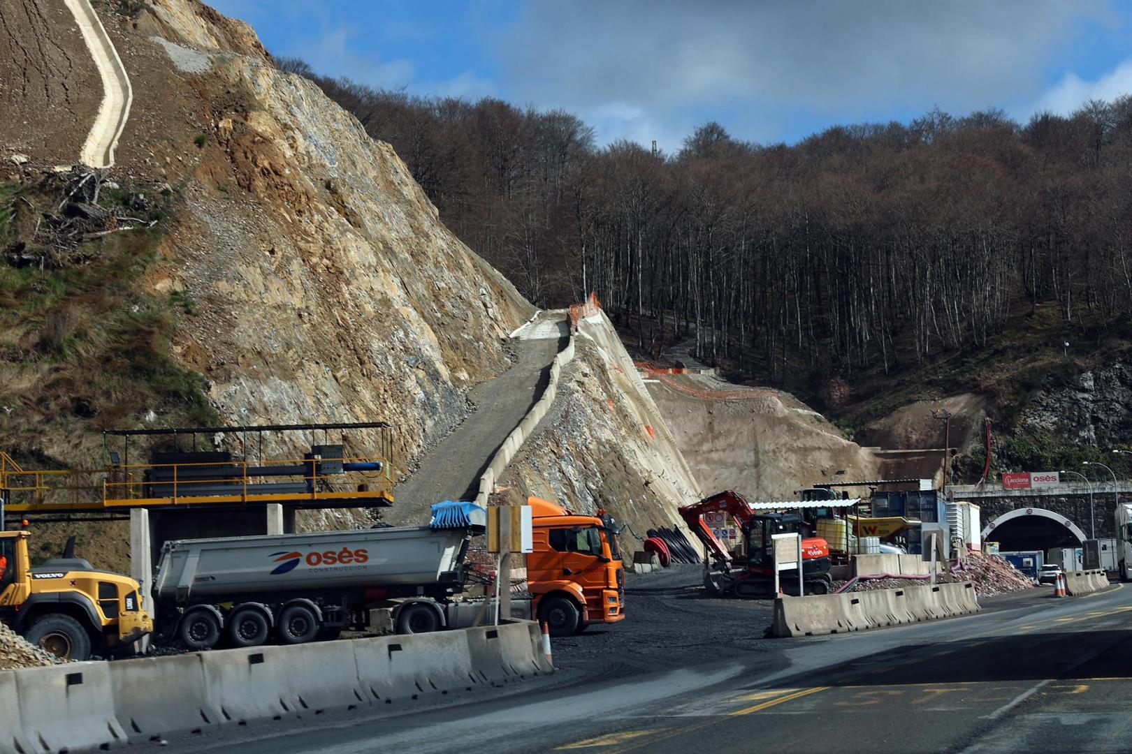 Foto de la visita de autoridades a las obras del nuevo túnel de Belate