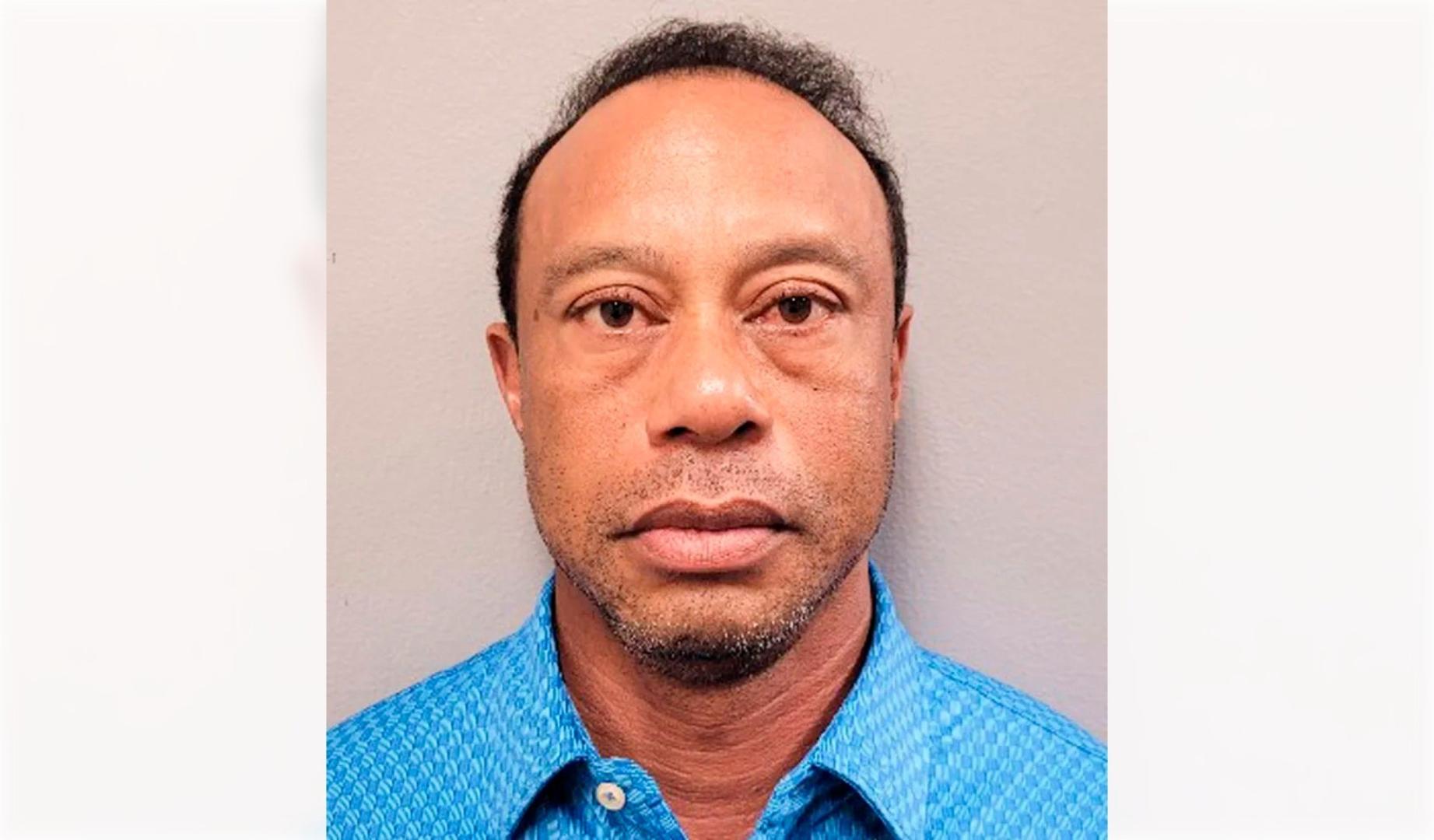 Fotografía publicada por la oficina del condado de Martin en X del golfista Tiger Woods