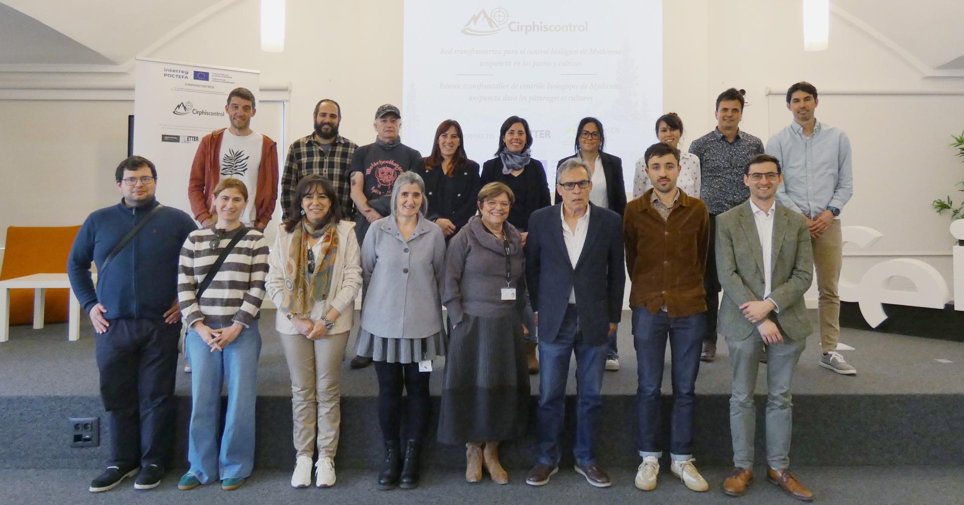 Foto de familia tras la presentación de 'CIRPHISCONTROL'