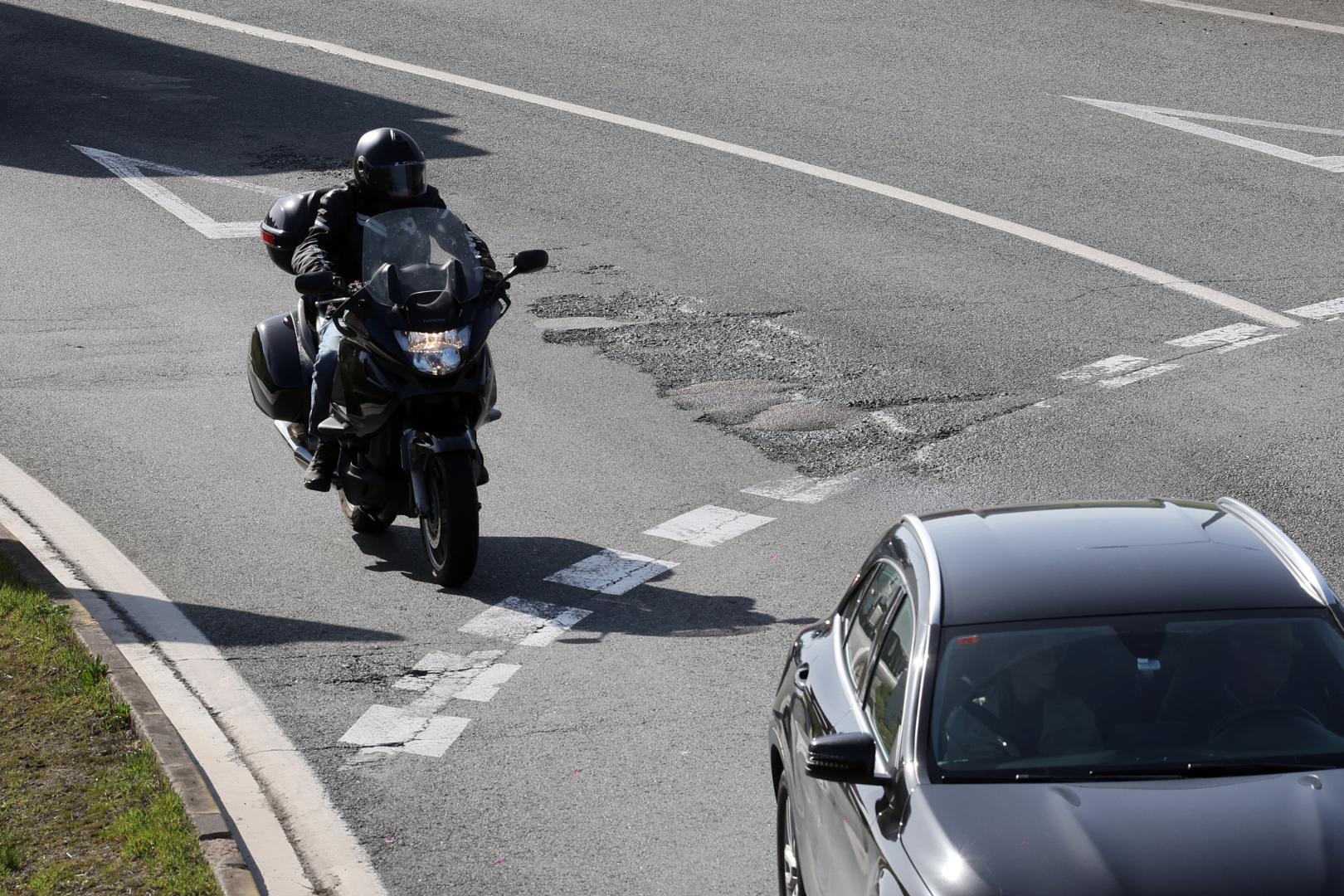 Bache en el acceso a la rotonda de la PA-30 que empalma con la carretera a Aoiz junto al centro comercial de Itaroa