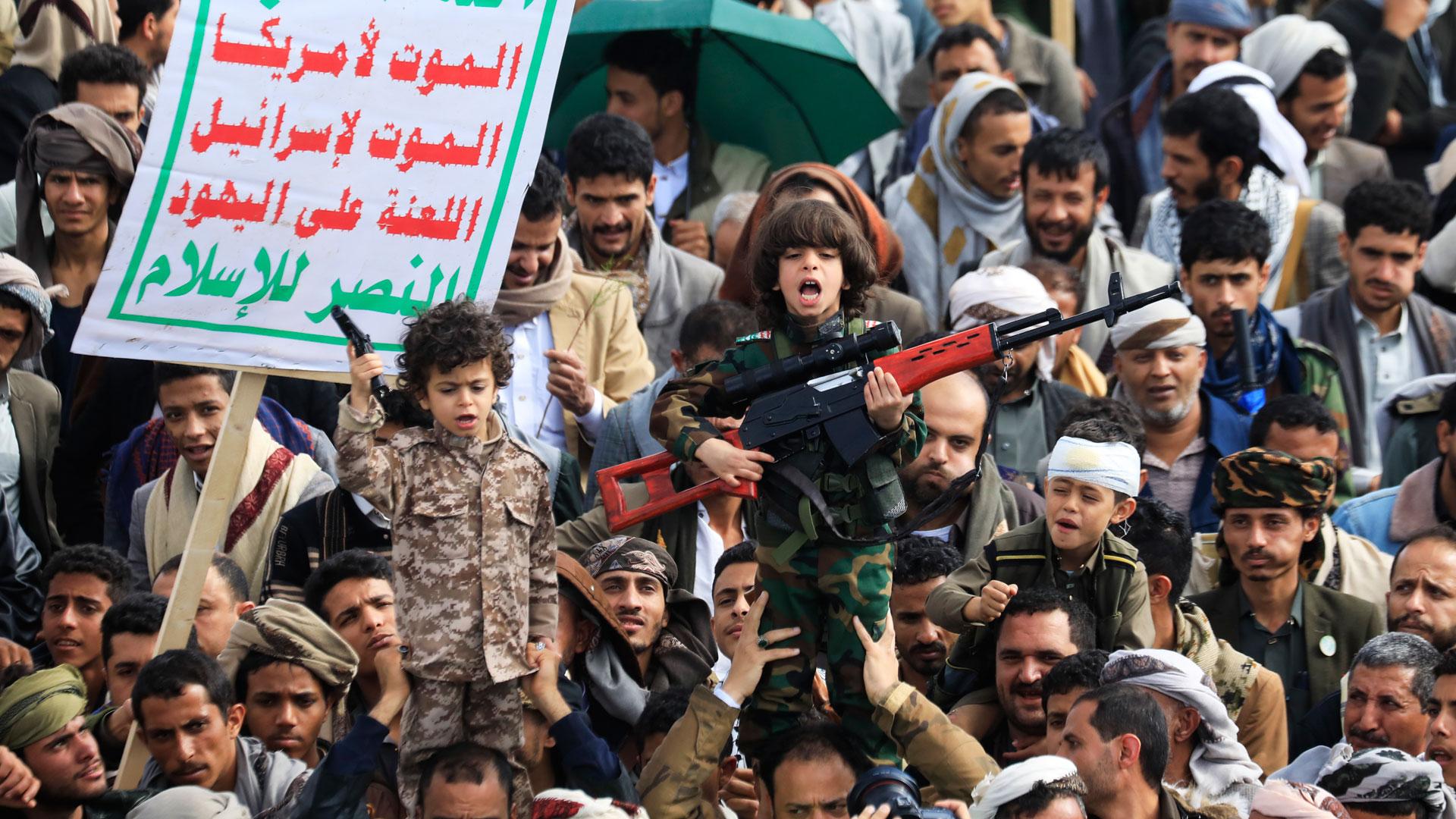 Seguidores de los rebeldes hutíes se manifiestan en Saná, capital de Yemen, contra Estados Unidos e Israel
