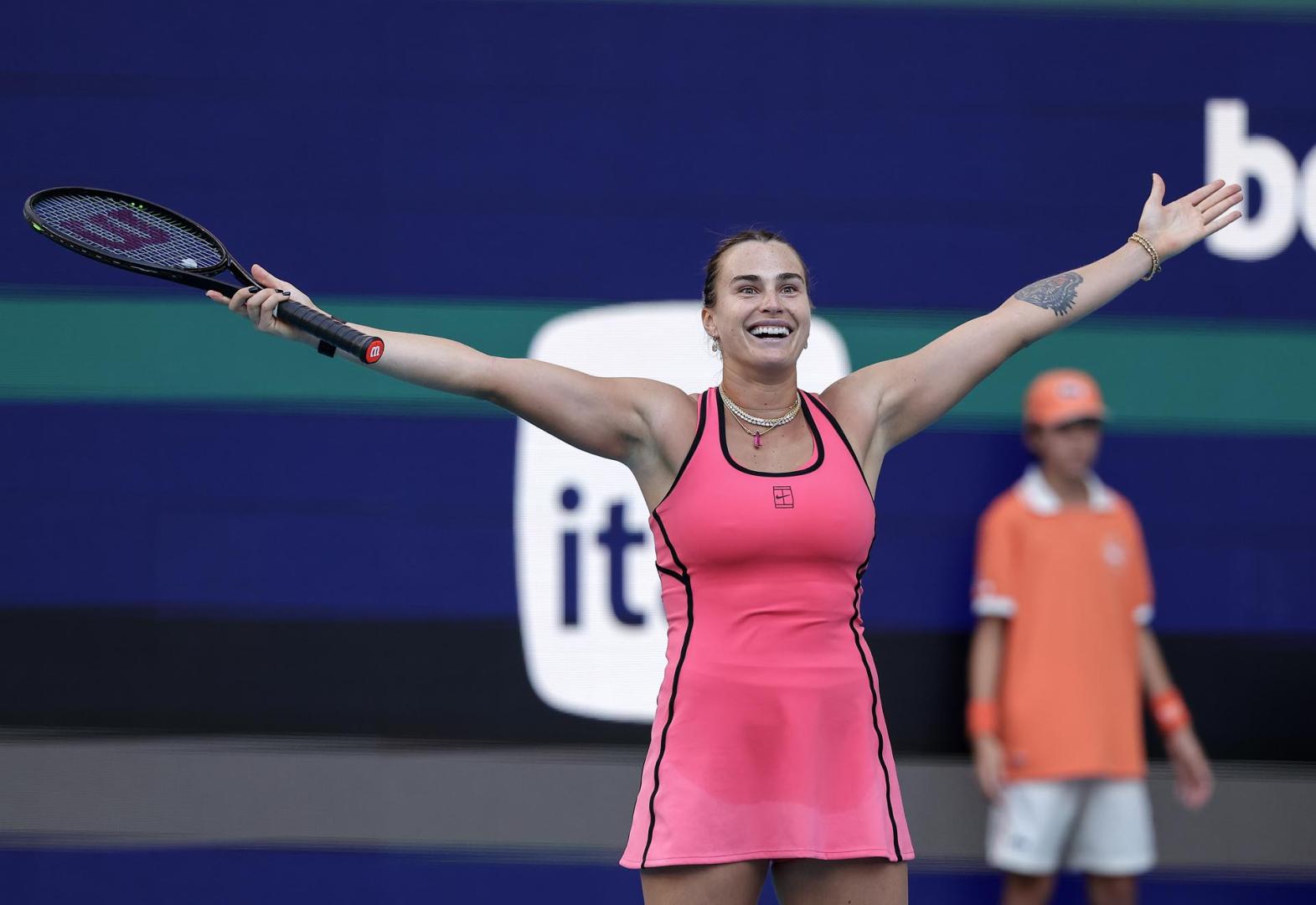 Sabalenka celebra su victoria en el Masters 1000 de Miami