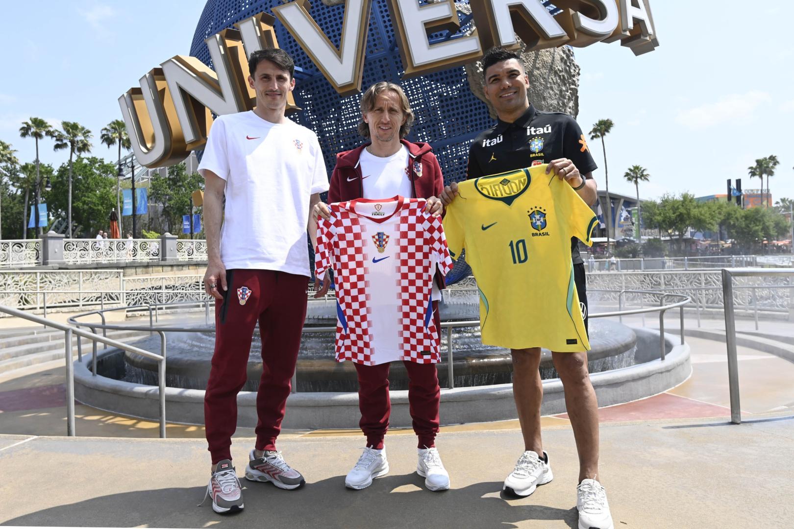 Budimir, junto a Modric y Casemiro, en el parque temático de Universal Studios de Orlando