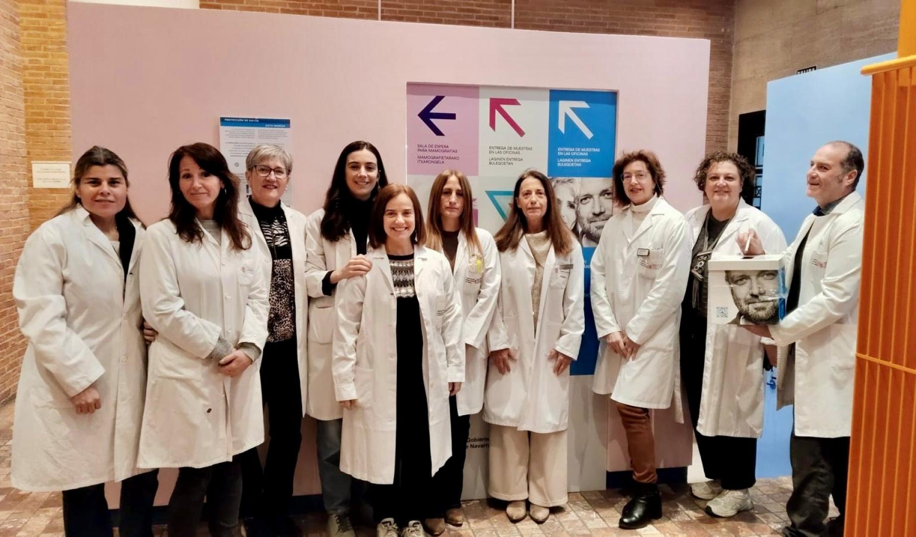 De izquierda a derecha: Carmen Sayón, Itziar León, Silvia Pilart, Beatriz Erro, Beatriz Celay, Mary Díaz, María Ederra, Rosa Vera, María Rodrigo y Carlos Pérez, parte del equipo del Programa de Detección Precoz de Cáncer Colorrectal del ISPLN/NOPLOI