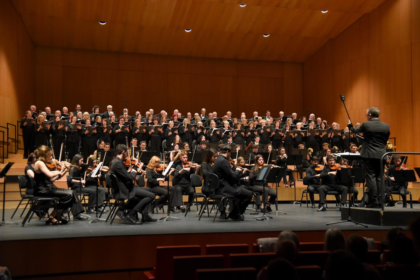 Concierto en Baluarte del Coro sinfónico de FCNAE y la Joven Orquesta de Soria.
