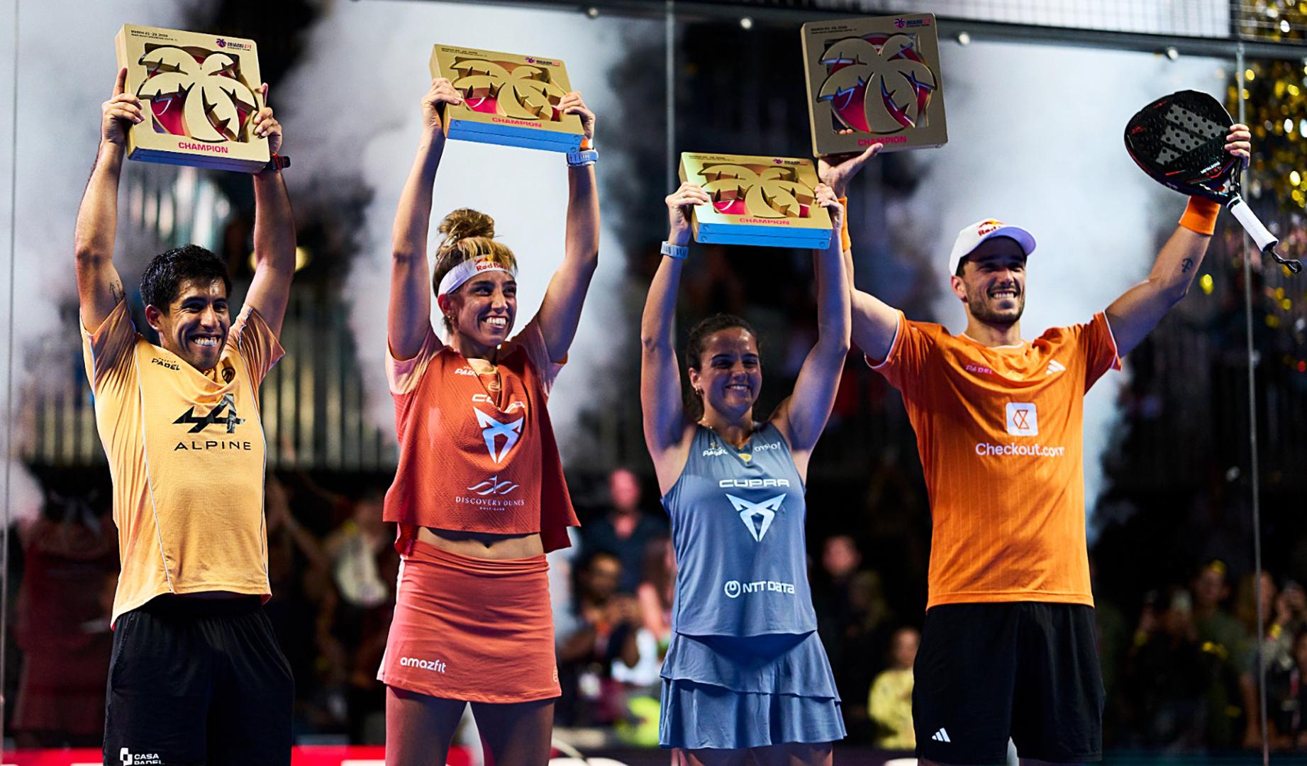 De izda. a dcha., Fede Chingotto, Bea González, Paula Josemaria y Ale Galán tras ganar en Miami