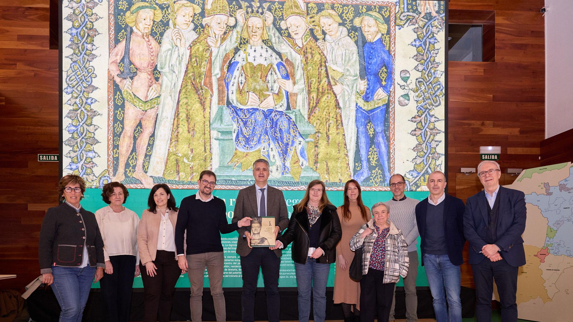 El director general de Cultura, Ignacio Apezteguía, junto al equipo encargado de la realización del catálogo