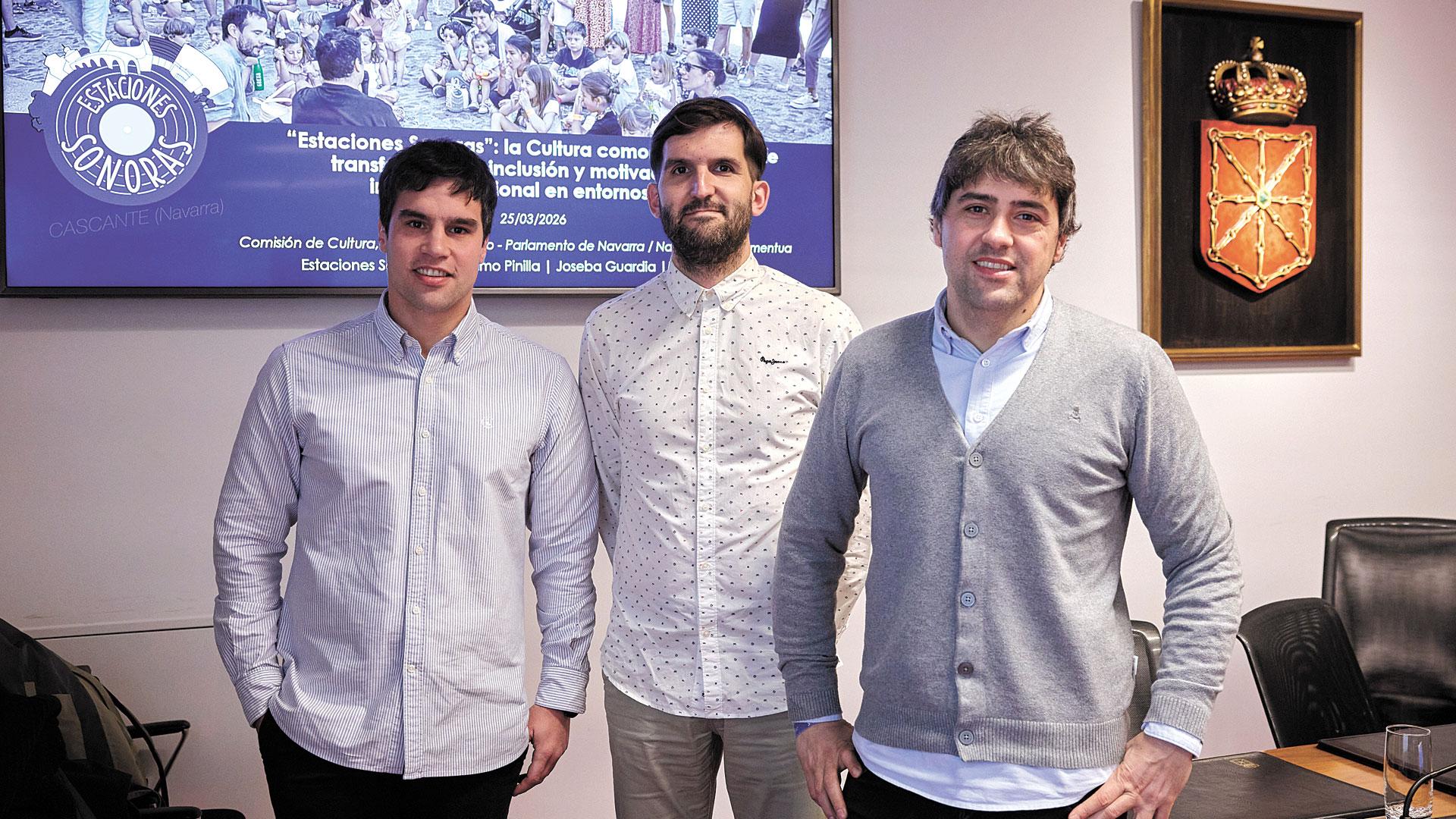 Mario Falcón Cubero, Joseba Guardia Guerra y Anselmo Pinilla Martínez, en el Parlamento