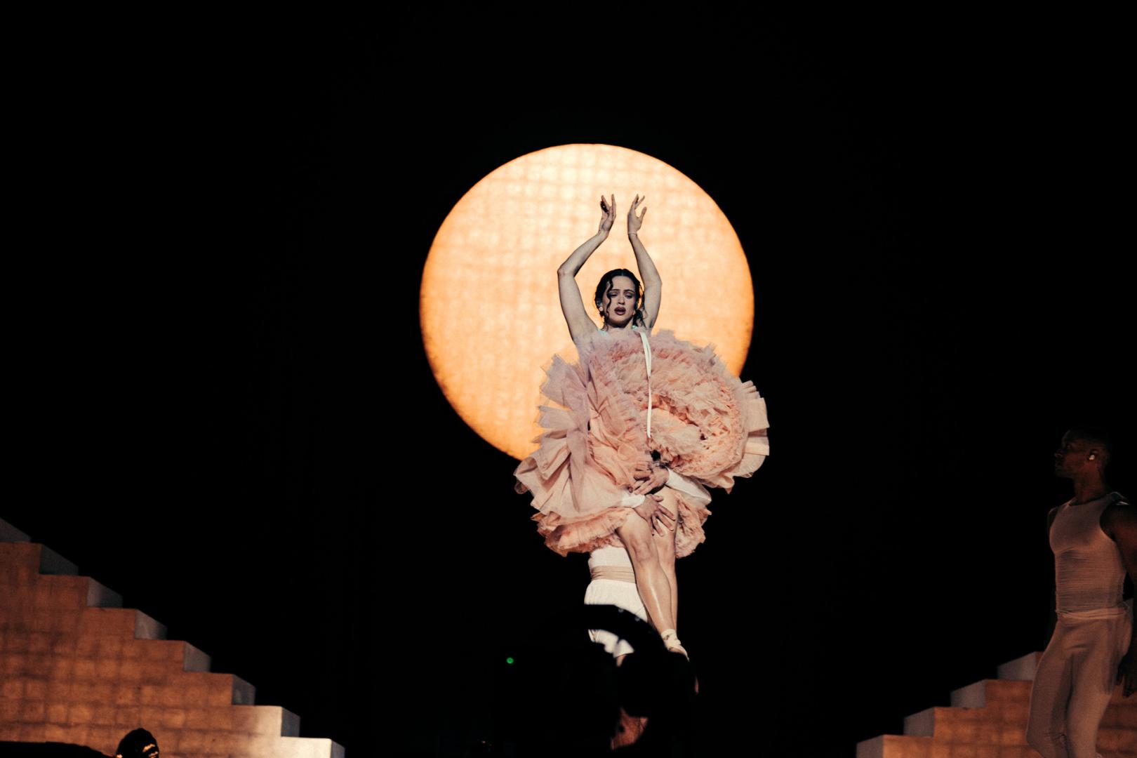 Fotografía facilitada por la organización del concierto de Rosalía este lunes en el Movistar Arena de Madrid