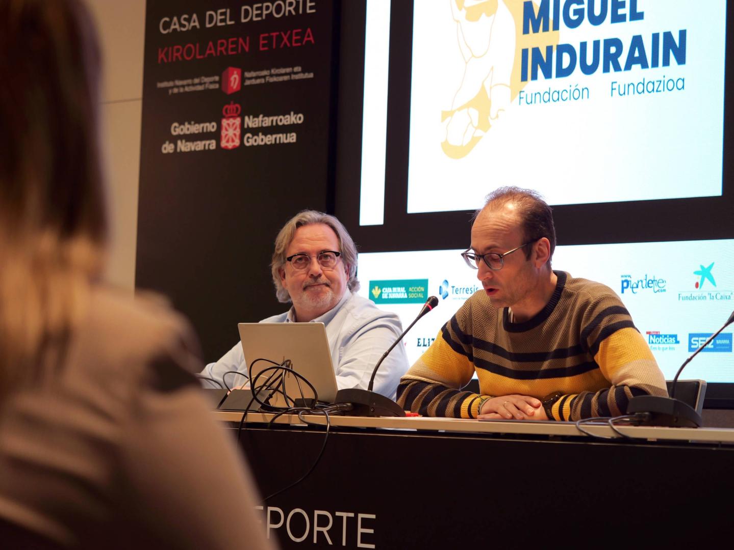 Nacho Arbeloa, gerente de la Fundación Miguel Induráin, y Jorge Aguirre, presidente del INDAF, presentaron el acto