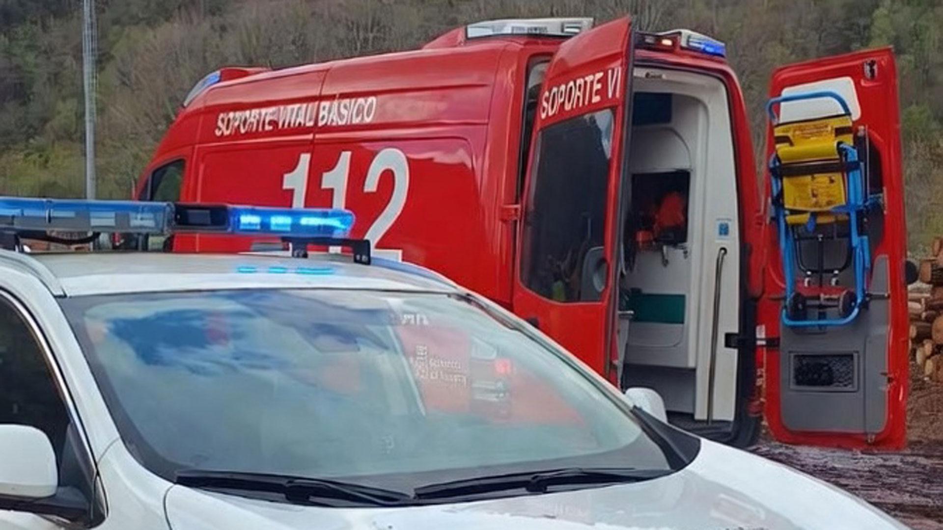 Al lugar del accidente en Arano han acudido una ambulancia de soporte vital básico, y un equipo médico