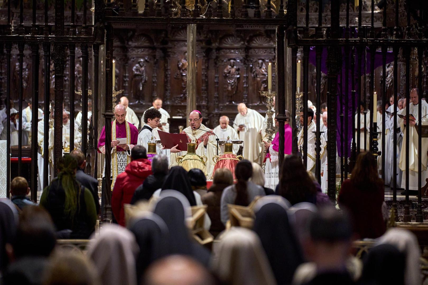 Celebración de la misa crismal en la Catedral de Pamplona