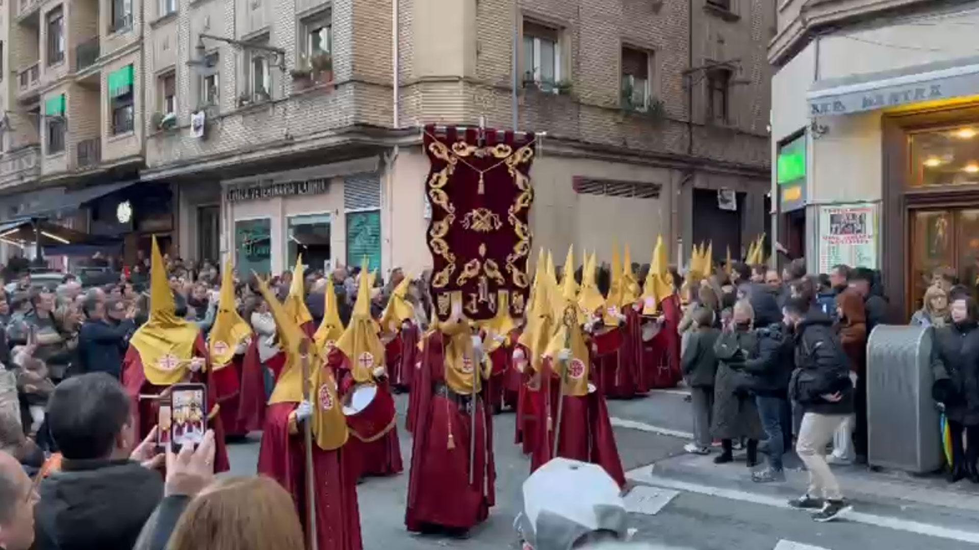 Vídeo de los tambores de la Cofradía de la Flagelación de Logroño en la procesión de Jueves Santo de Pamplona