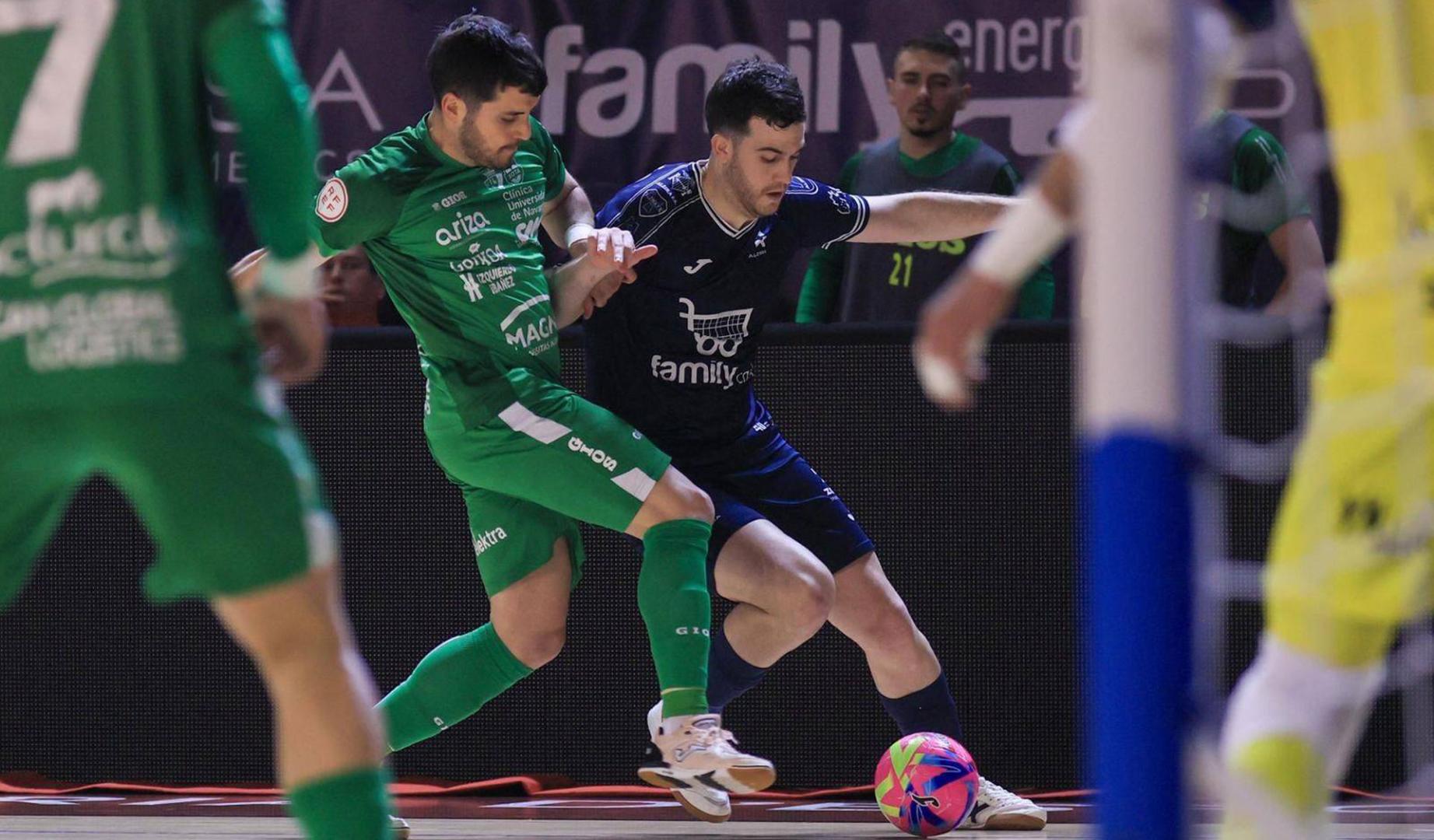 Un momento del partido entre el Alzira y el Xota