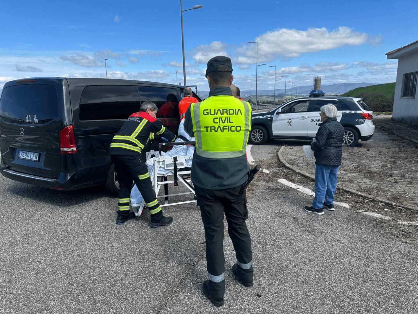 Agentes de la Guardia Civil auxiliaron al hombre de 78 años con una indisposición