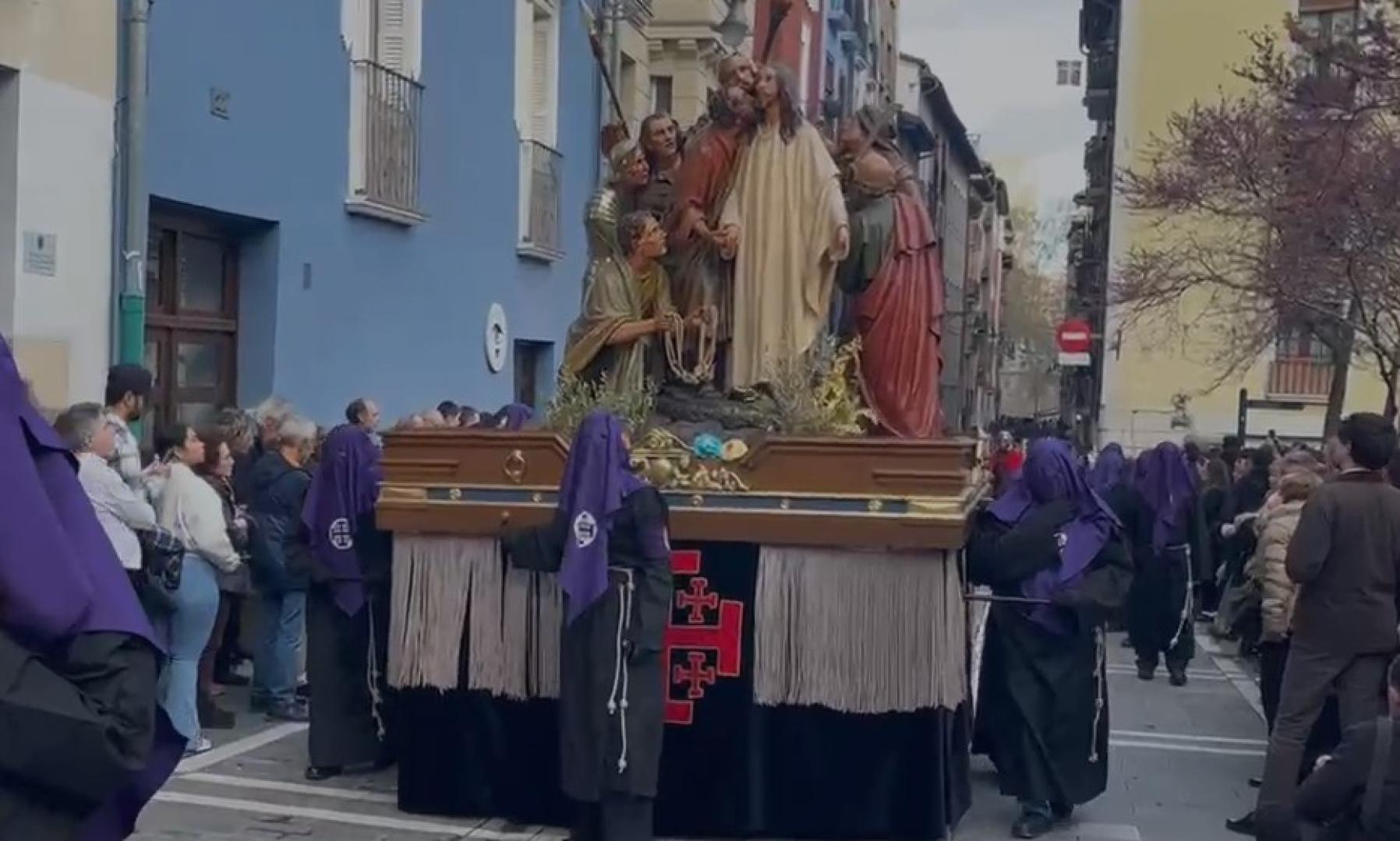 Vídeo: Salida de El Prendimiento desde la sede de la Hermandad
