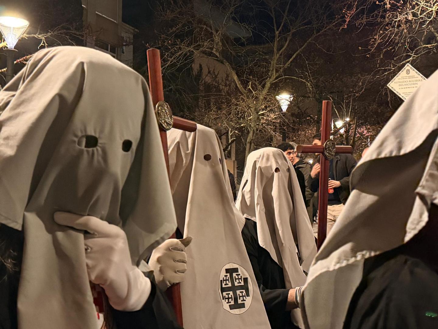 Últimos compases de la procesión con los pasos que regresan a la Hermandad de Dormitalería