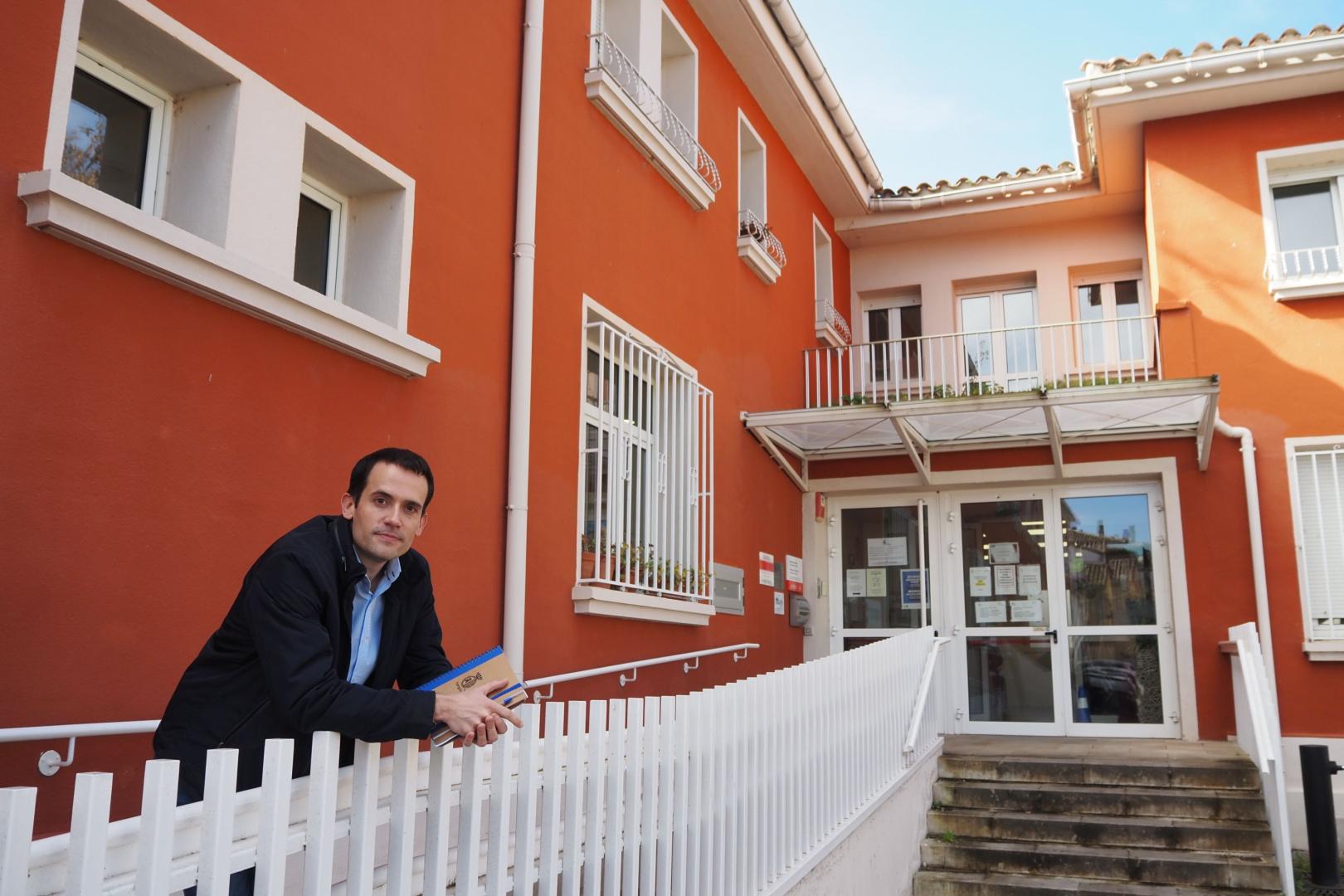 El alcalde de Sangüesa, Javier Solozábal Amorena, a las puertas de la residencia de mayores