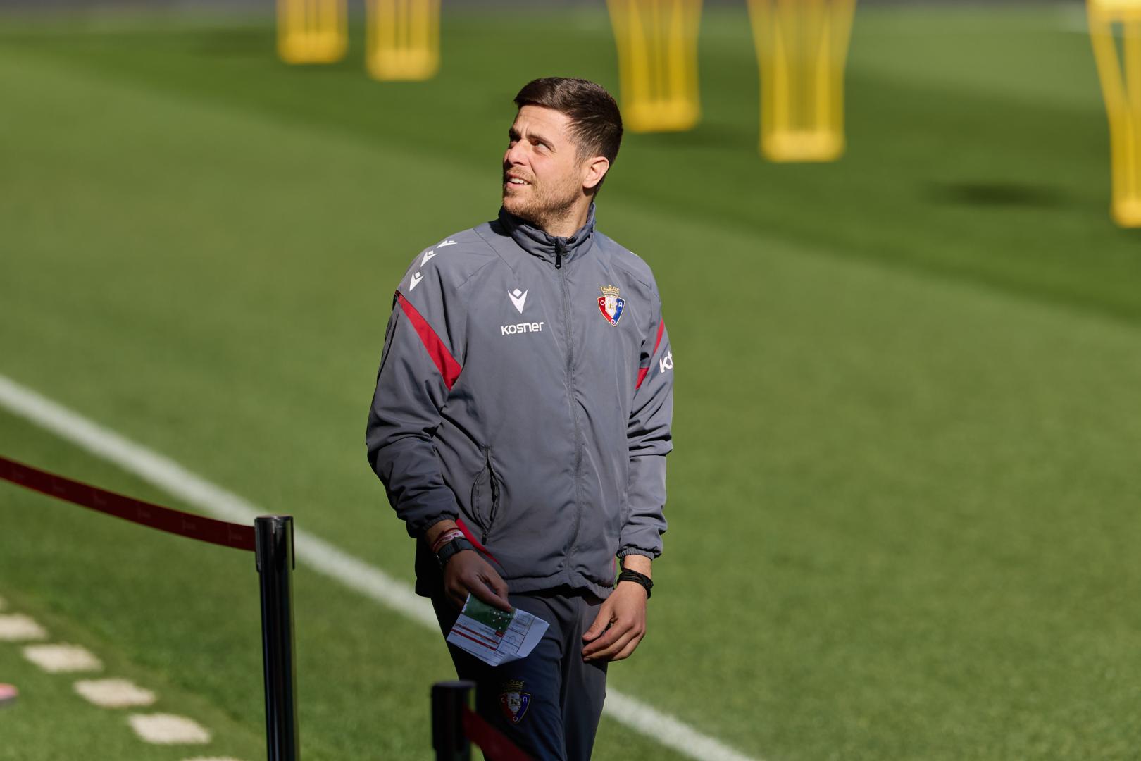 Alessio Lisci, entrenador de Osasuna, en la sesión de este sábado en El Sadar