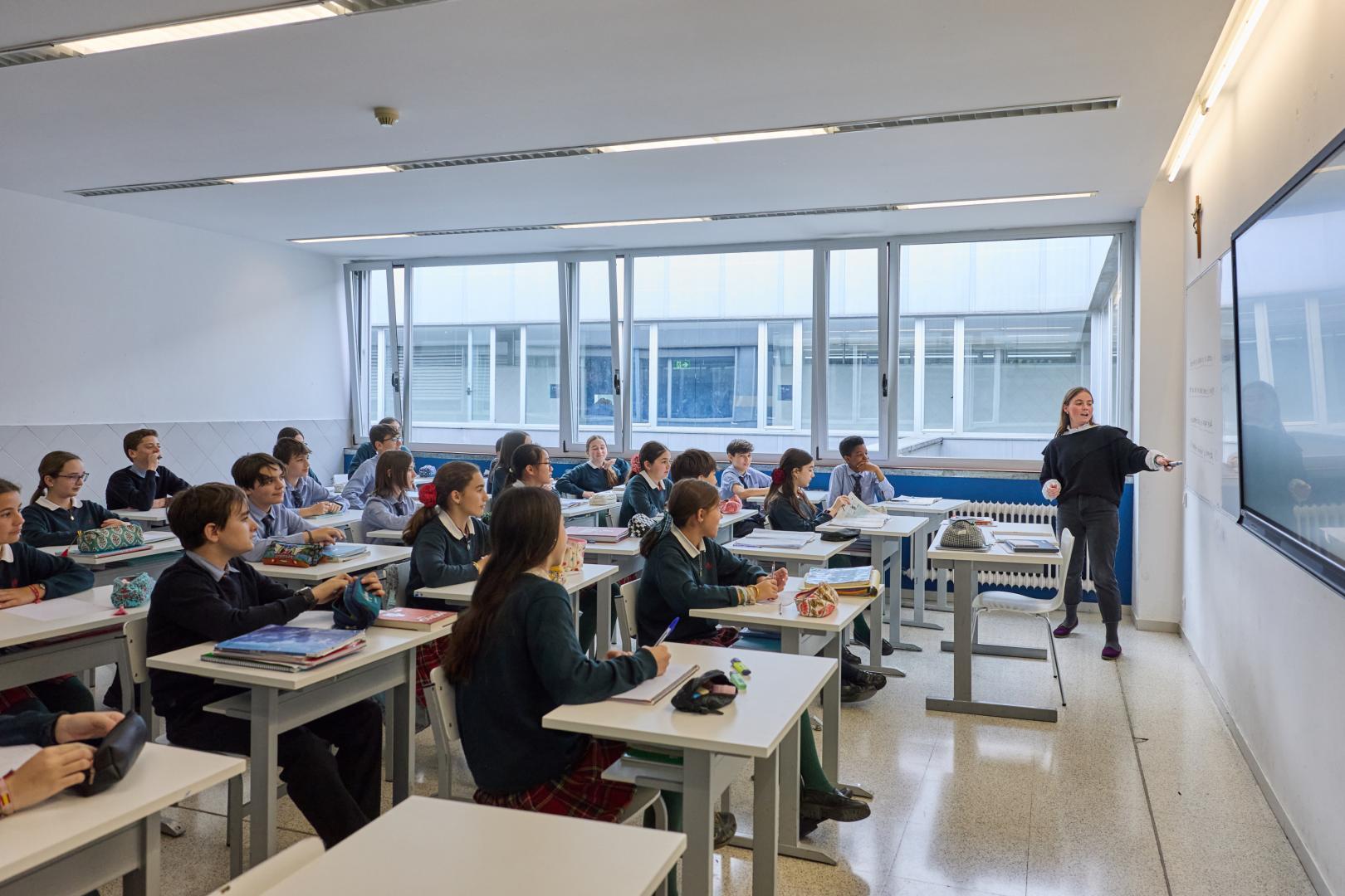 Escolares de 1º de ESO (12 años) del colegio Miravalles-El Redín, en una imagen de marzo, en clase.