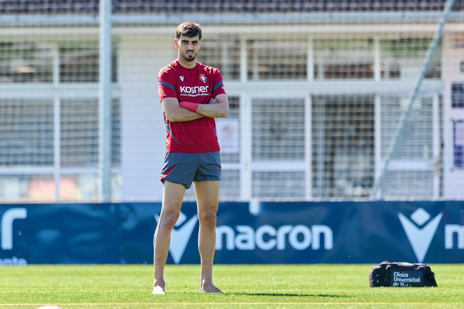 Un pensativo Alejandro Catena, protagonista en Vitoria, durante la sesión del pasado lunes en Tajonar