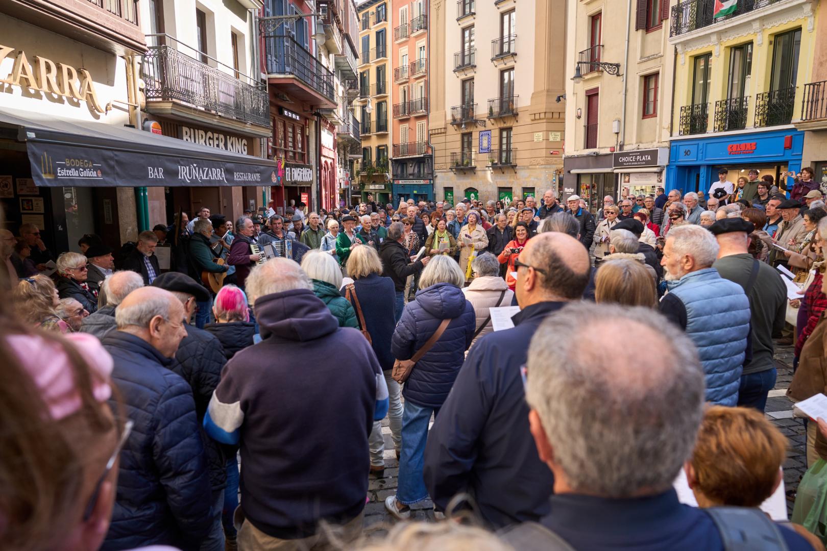 *A: SERGIO MARTÍN *F: 4/04/2026 *P: *L: PAMPLONA *T: Turistas en Pamplona por Semana Santa.