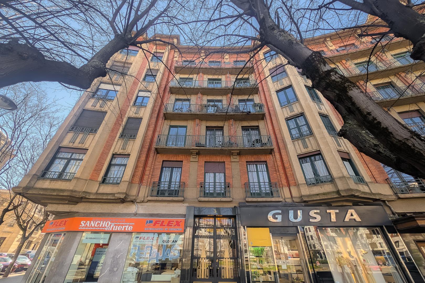 Ático con gran terraza en Plaza Príncipe de Viana