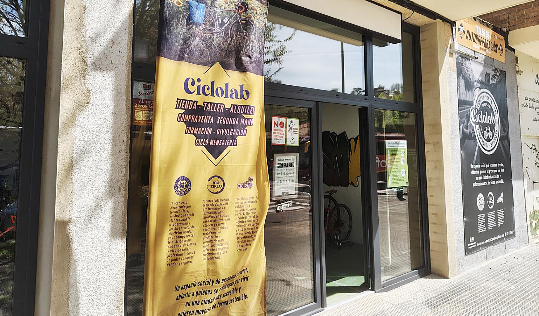 Entrada del nuevo comercio en Pamplona