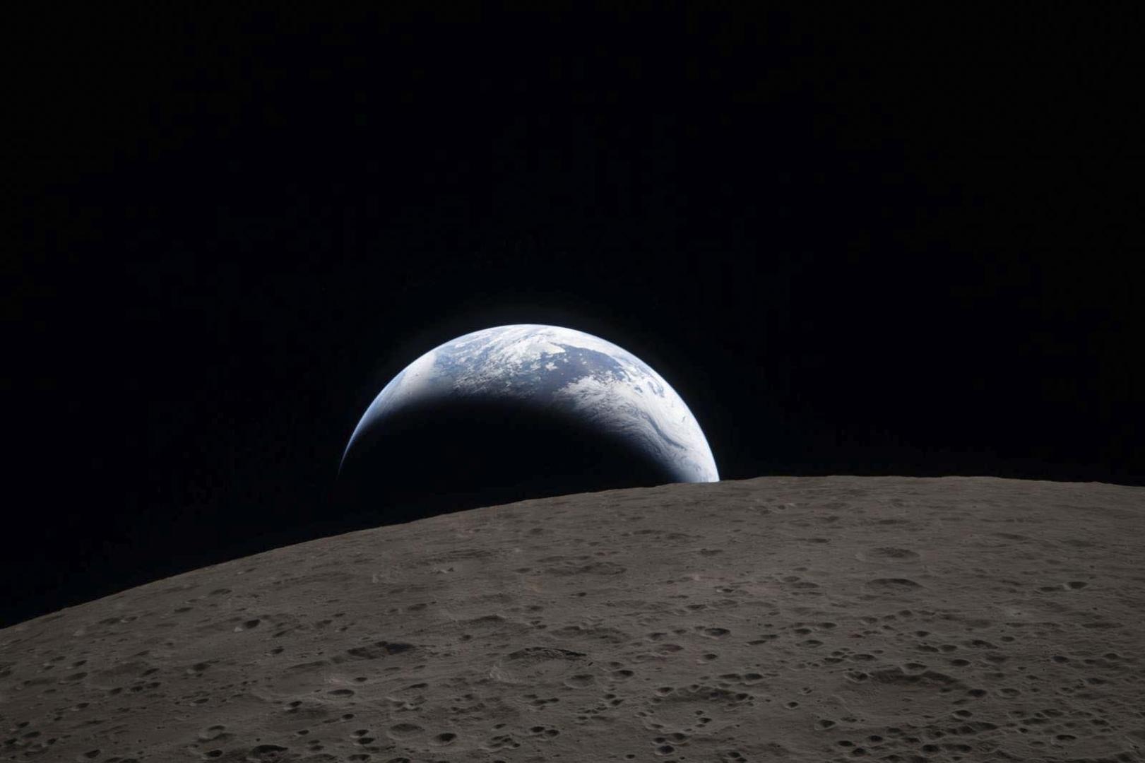 Fotografía compartida este martes por la NASA de la vista de un "ocaso de la Tierra" captada por la tripulación de Artemis el 6 de abril de 2026