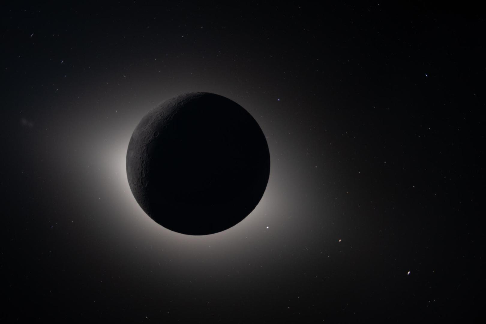 Fotografía cedida por la NASA de una imagen tomada por integrantes de la tripulación de la misión Artemis II el 6 de abril de 2026, mostrando a la Luna eclipsando por completo al Sol