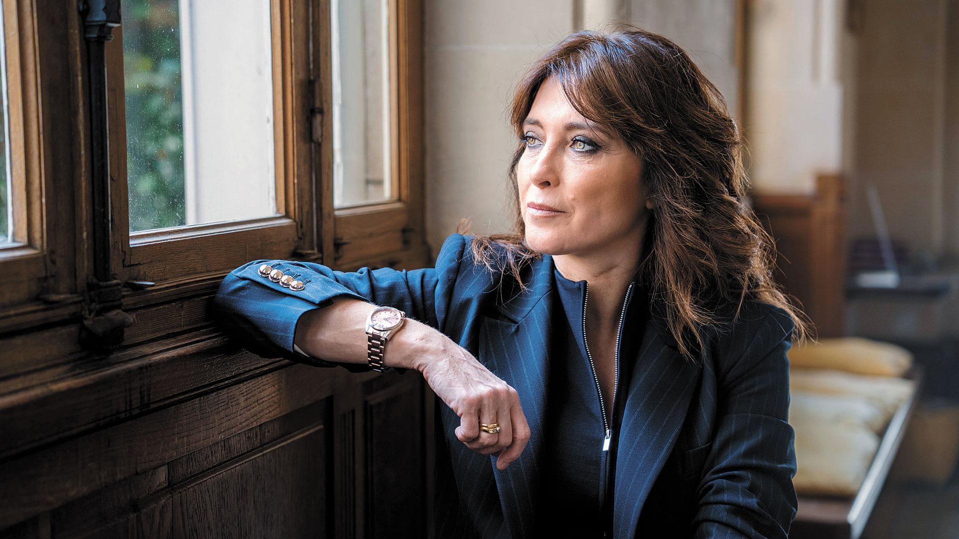 La periodista y escritora pamplonesa Helena Resano, en Le Château du Clair de Lune de Biarritz, uno de los escenarios de su novela