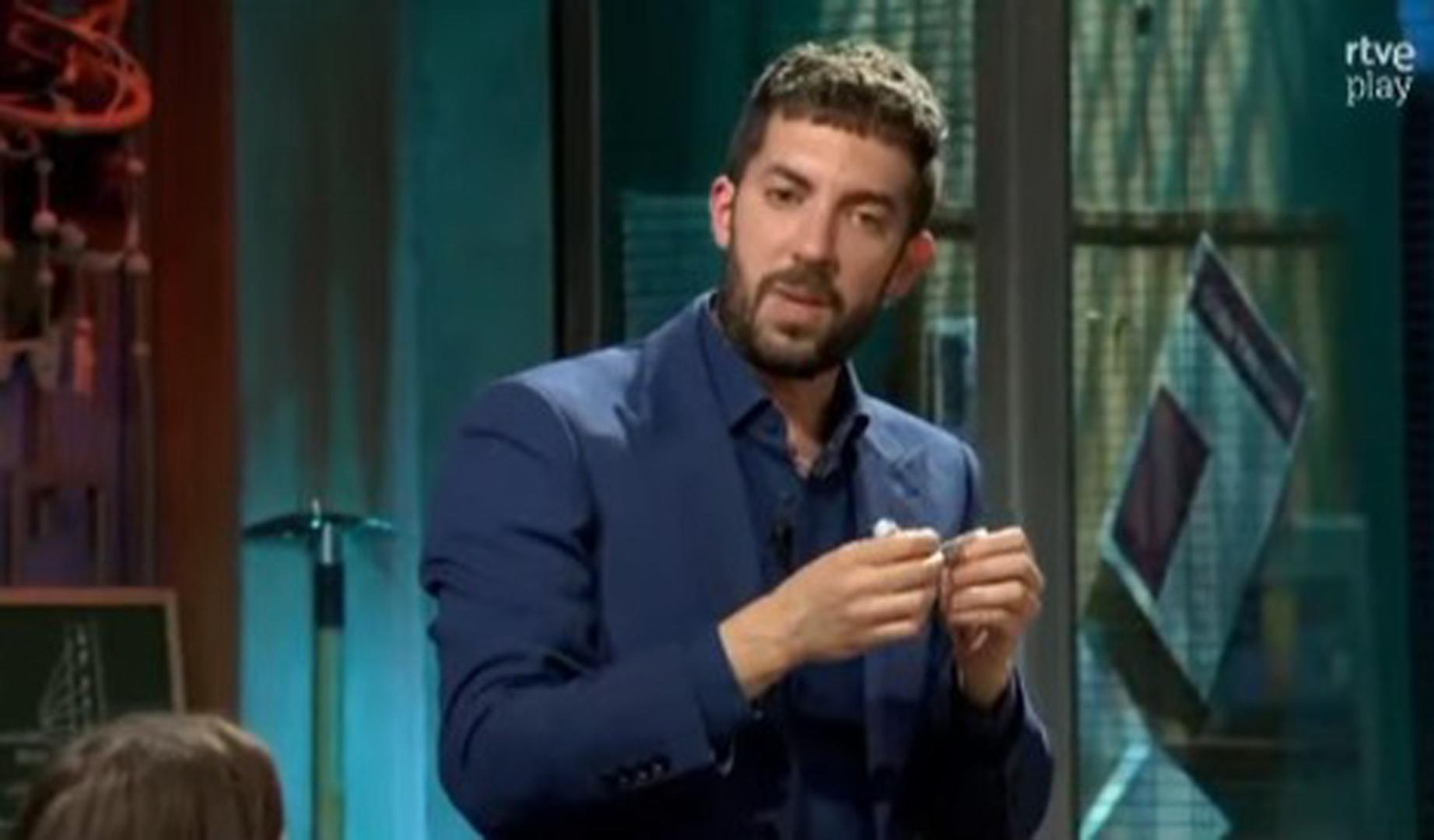 David Broncano con la pulsera de Aroa