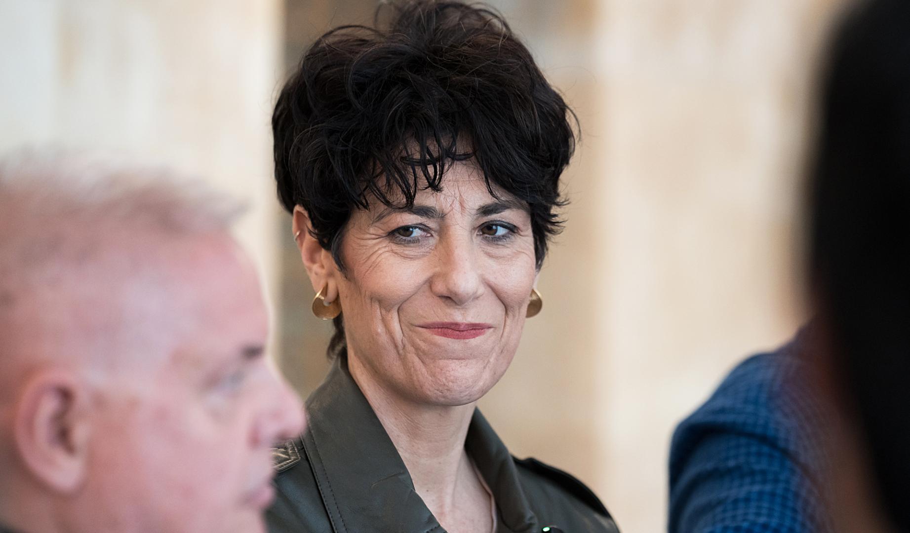 La ministra de Inclusión, Seguridad Social y Migraciones, Elma Saiz, atiende a los medios tras su reunión con representantes de la Red Europea de Lucha contra la Pobreza y la Exclusión Social (EAPN)