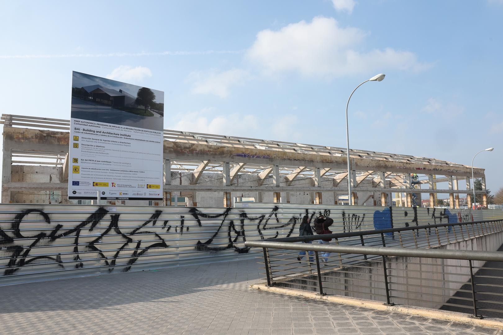 Estado de las obras de rehabilitación de las antiguas naves de Transportes Iruña en Arrosadia (Pamplona)